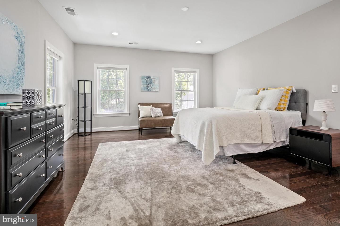 7911 FORT HUNT RD, ALEXANDRIA, Virginia 22308, 7 Bedrooms Bedrooms, ,8 BathroomsBathrooms,Residential,For sale,7911 FORT HUNT RD,VAFX2225292 MLS # VAFX2225292