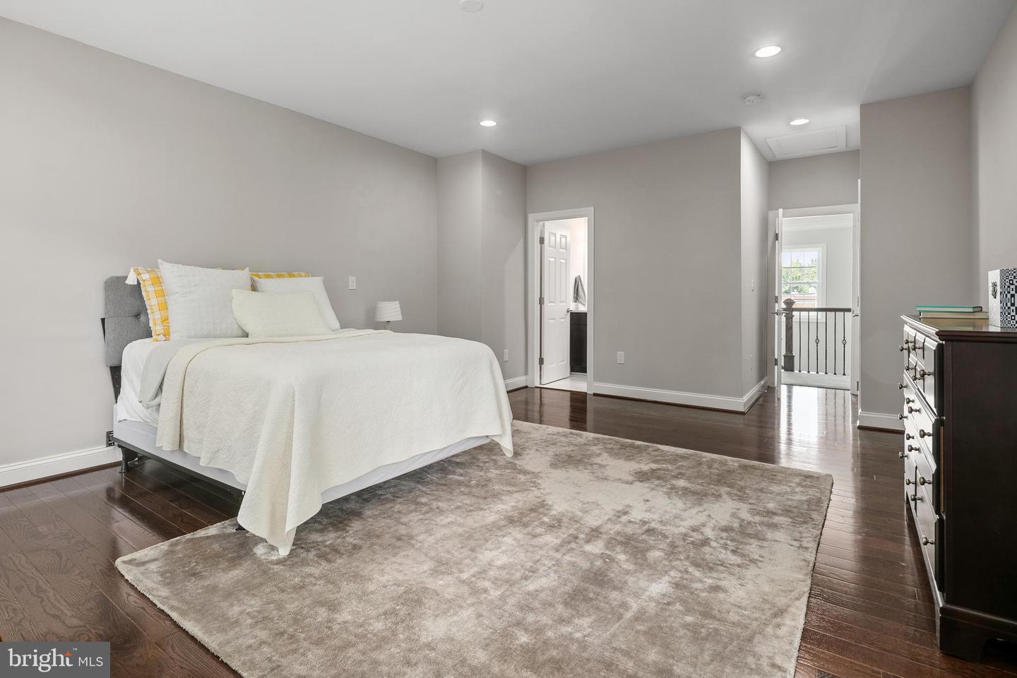 7911 FORT HUNT RD, ALEXANDRIA, Virginia 22308, 7 Bedrooms Bedrooms, ,8 BathroomsBathrooms,Residential,For sale,7911 FORT HUNT RD,VAFX2225292 MLS # VAFX2225292