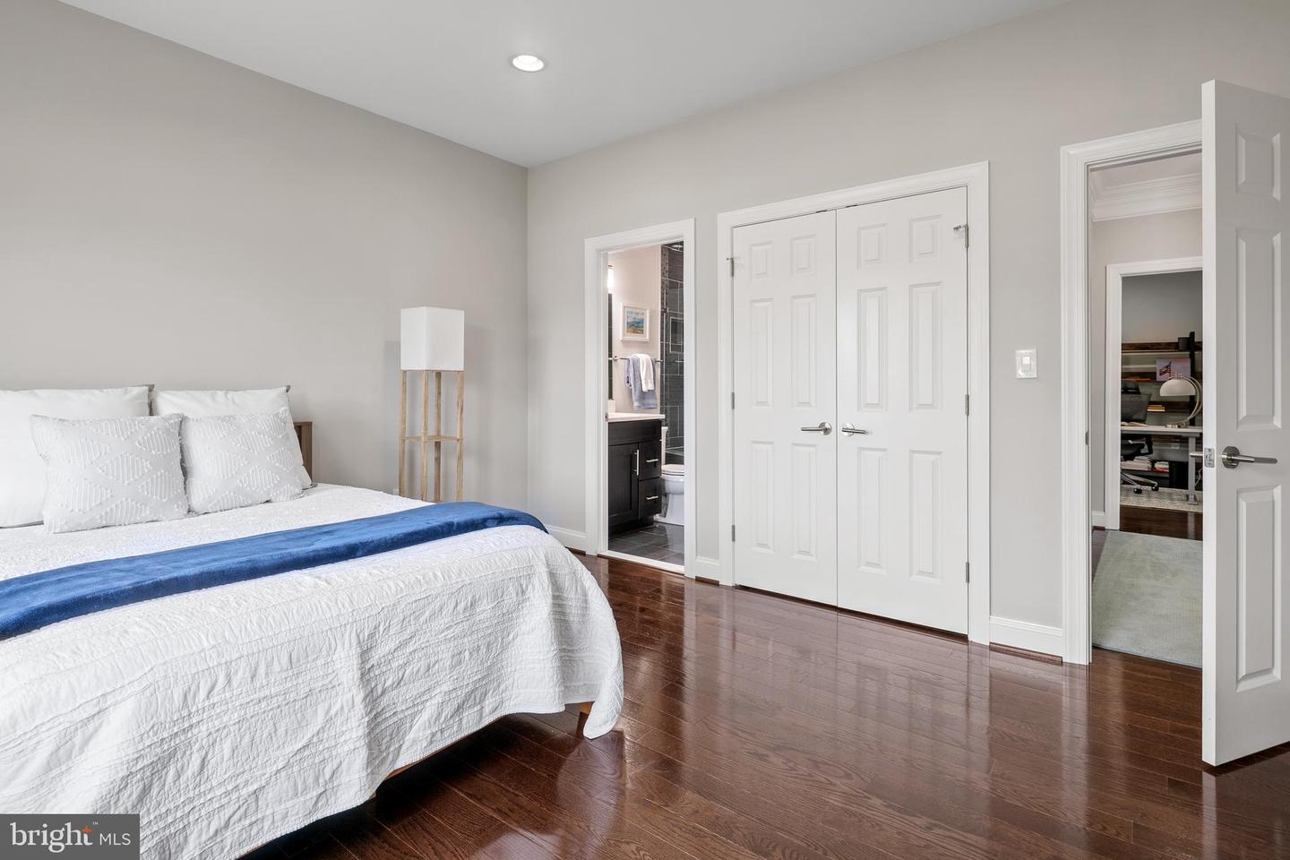 7911 FORT HUNT RD, ALEXANDRIA, Virginia 22308, 7 Bedrooms Bedrooms, ,8 BathroomsBathrooms,Residential,For sale,7911 FORT HUNT RD,VAFX2225292 MLS # VAFX2225292