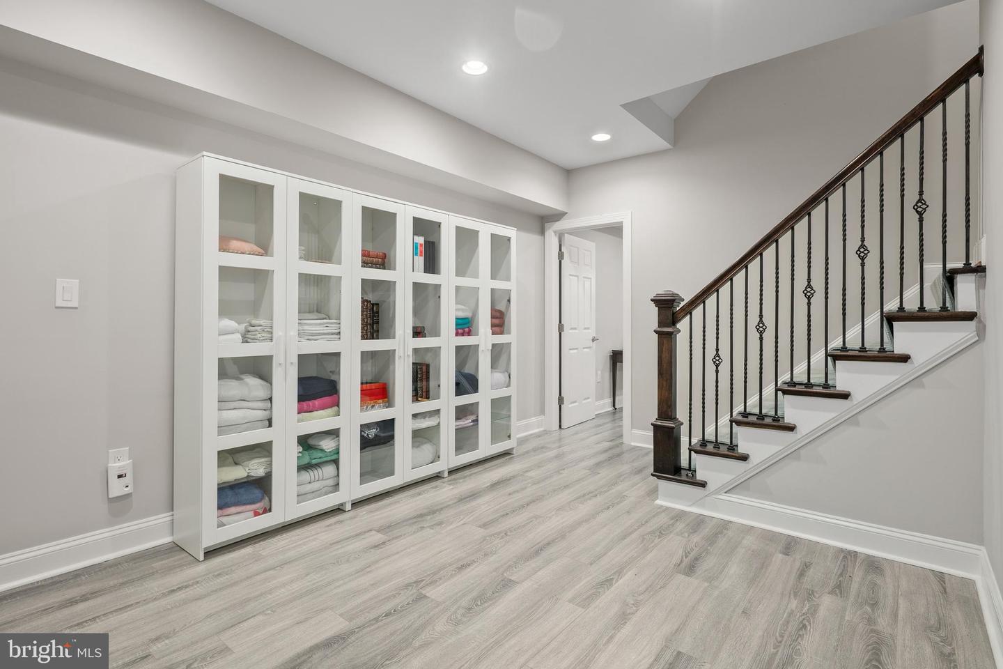 7911 FORT HUNT RD, ALEXANDRIA, Virginia 22308, 7 Bedrooms Bedrooms, ,8 BathroomsBathrooms,Residential,For sale,7911 FORT HUNT RD,VAFX2225292 MLS # VAFX2225292