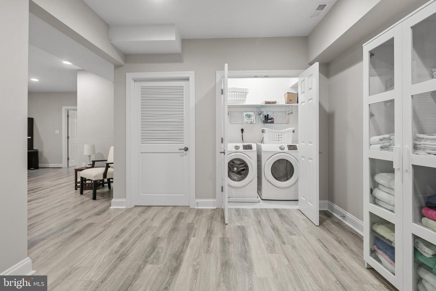 7911 FORT HUNT RD, ALEXANDRIA, Virginia 22308, 7 Bedrooms Bedrooms, ,8 BathroomsBathrooms,Residential,For sale,7911 FORT HUNT RD,VAFX2225292 MLS # VAFX2225292