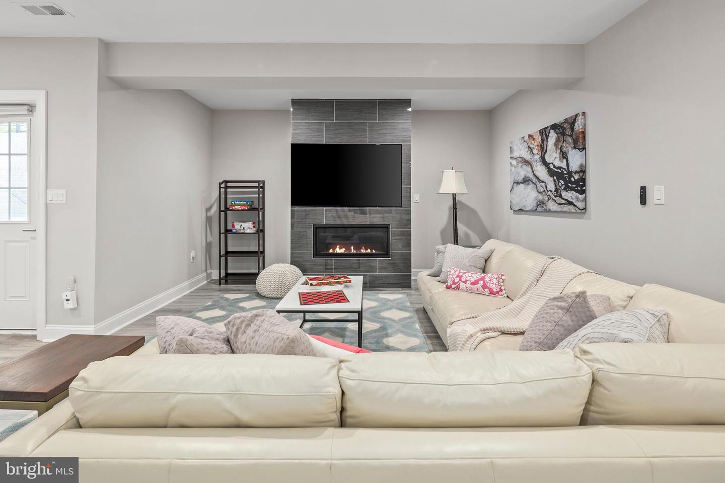 7911 FORT HUNT RD, ALEXANDRIA, Virginia 22308, 7 Bedrooms Bedrooms, ,8 BathroomsBathrooms,Residential,For sale,7911 FORT HUNT RD,VAFX2225292 MLS # VAFX2225292