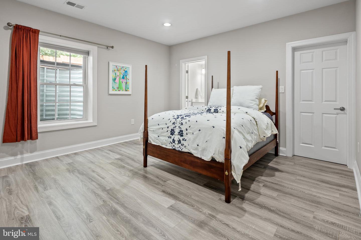 7911 FORT HUNT RD, ALEXANDRIA, Virginia 22308, 7 Bedrooms Bedrooms, ,8 BathroomsBathrooms,Residential,For sale,7911 FORT HUNT RD,VAFX2225292 MLS # VAFX2225292