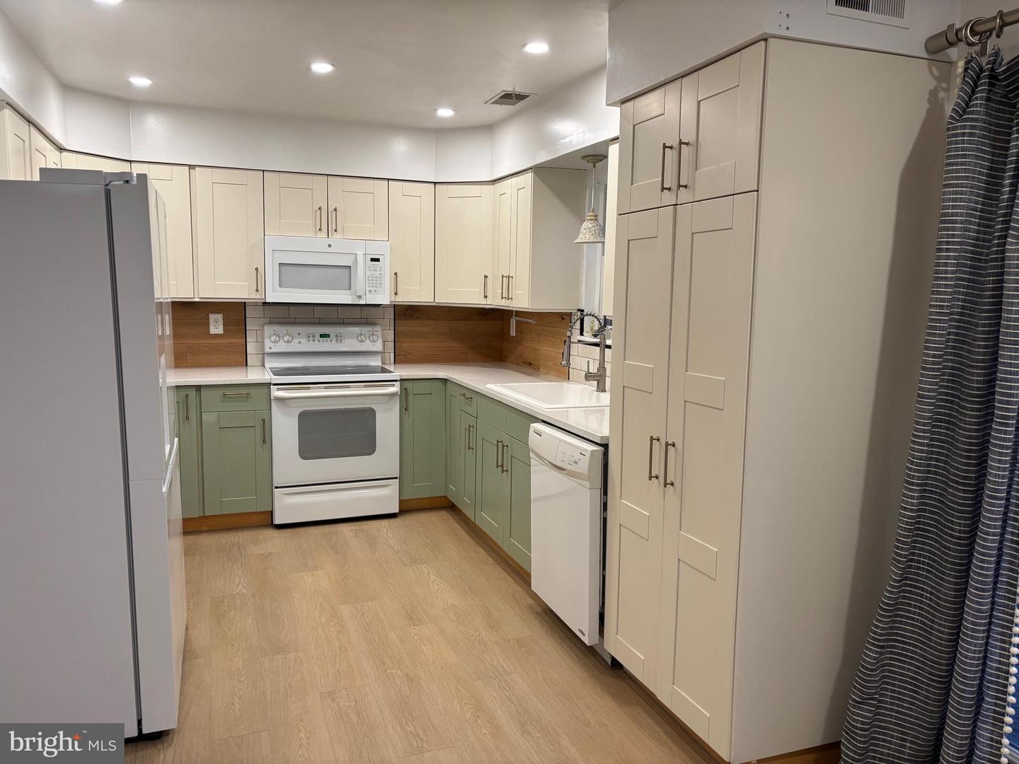 8617 COLSTON CT, MARSHALL, Virginia 20115, 3 Bedrooms Bedrooms, ,2 BathroomsBathrooms,Residential,For sale,8617 COLSTON CT,VAFQ2015878 MLS # VAFQ2015878