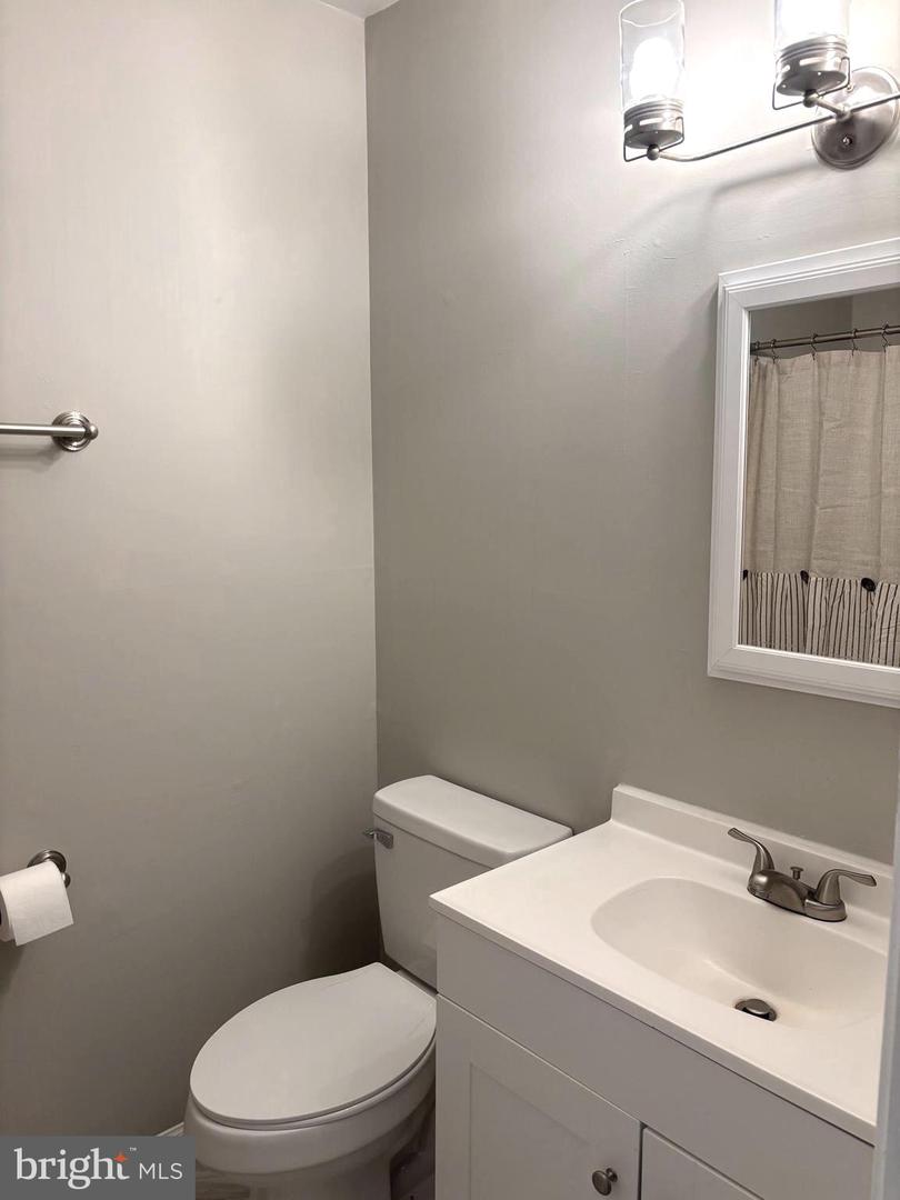 8617 COLSTON CT, MARSHALL, Virginia 20115, 3 Bedrooms Bedrooms, ,2 BathroomsBathrooms,Residential,For sale,8617 COLSTON CT,VAFQ2015878 MLS # VAFQ2015878