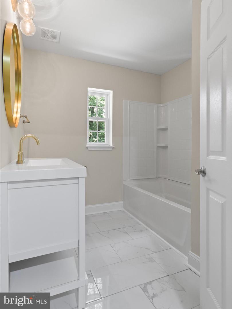 18820 KERILL RD, TRIANGLE, Virginia 22172, 5 Bedrooms Bedrooms, ,2 BathroomsBathrooms,Residential,For sale,18820 KERILL RD,VAPW2090918 MLS # VAPW2090918