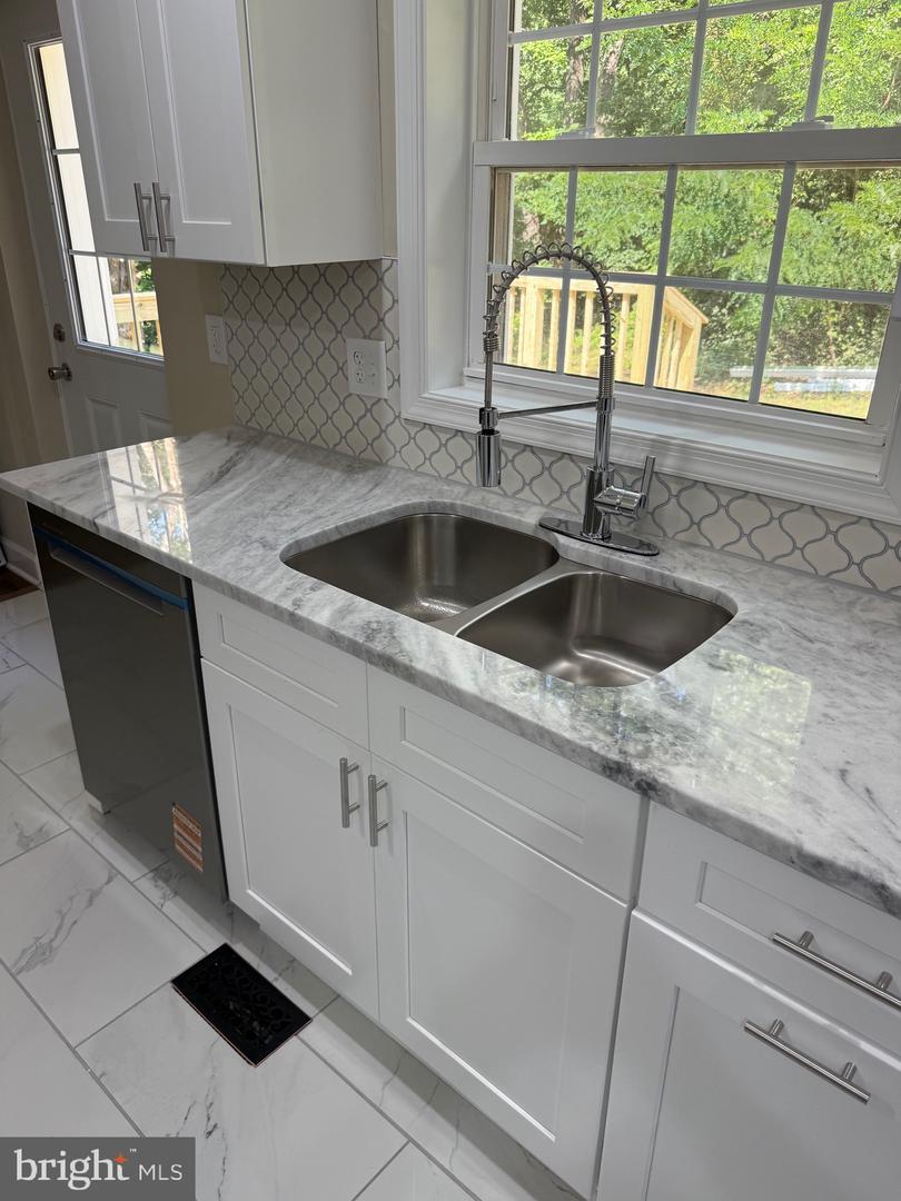 18820 KERILL RD, TRIANGLE, Virginia 22172, 5 Bedrooms Bedrooms, ,2 BathroomsBathrooms,Residential,For sale,18820 KERILL RD,VAPW2090918 MLS # VAPW2090918