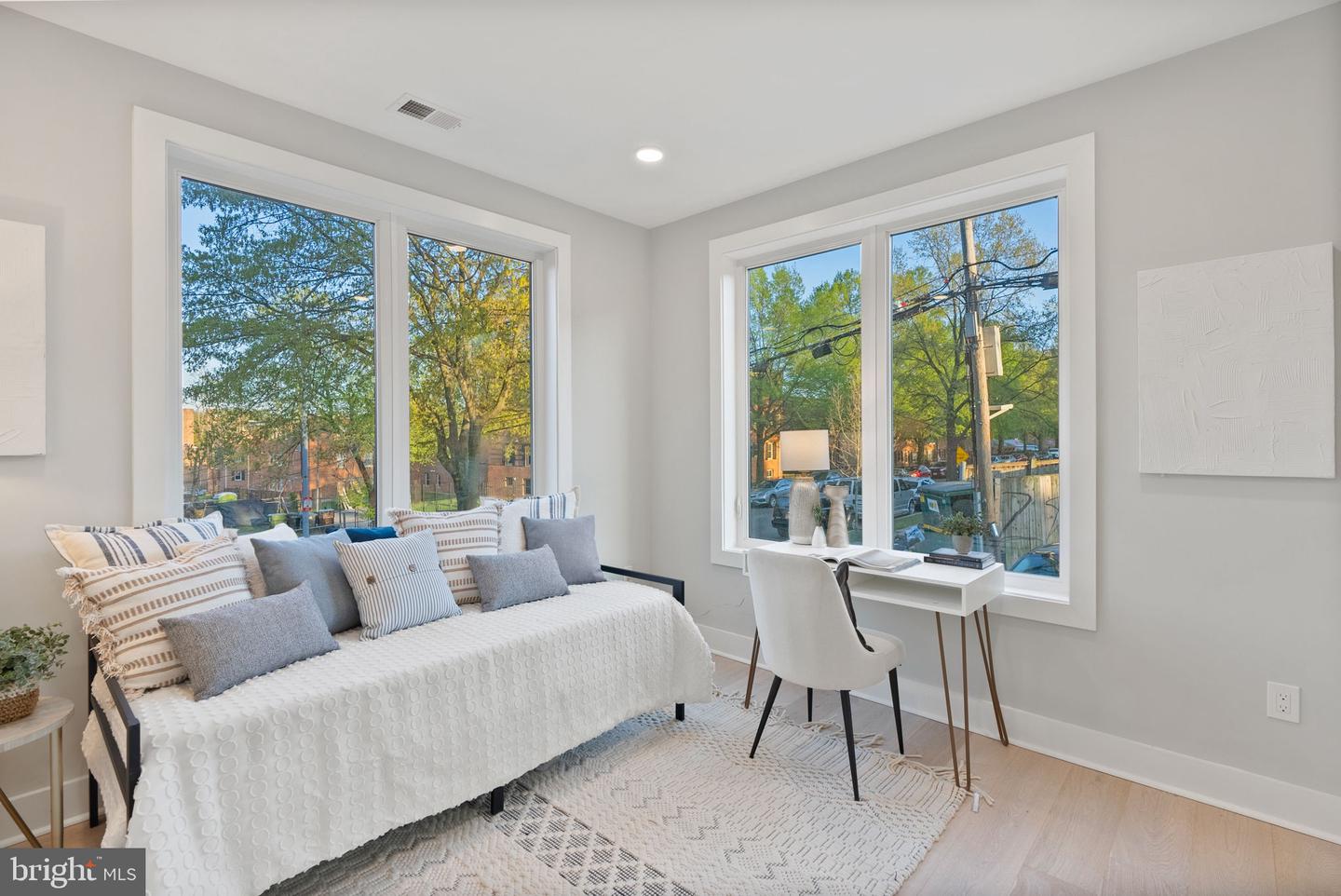2019 M ST NE #6, WASHINGTON, District Of Columbia 20002, 2 Bedrooms Bedrooms, ,2 BathroomsBathrooms,Residential,For sale,2019 M ST NE #6,DCDC2194176 MLS # DCDC2194176