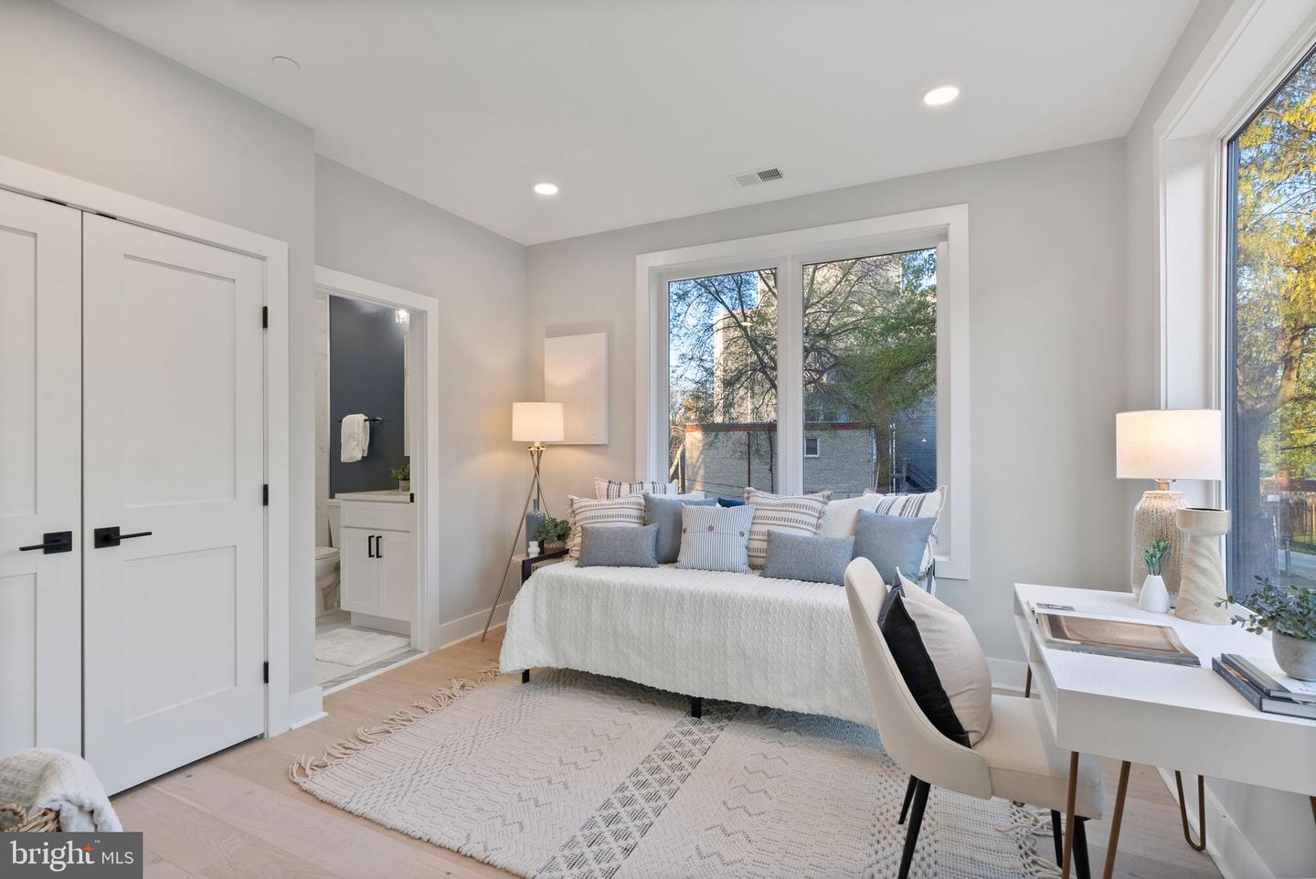 2019 M ST NE #6, WASHINGTON, District Of Columbia 20002, 2 Bedrooms Bedrooms, ,2 BathroomsBathrooms,Residential,For sale,2019 M ST NE #6,DCDC2194176 MLS # DCDC2194176