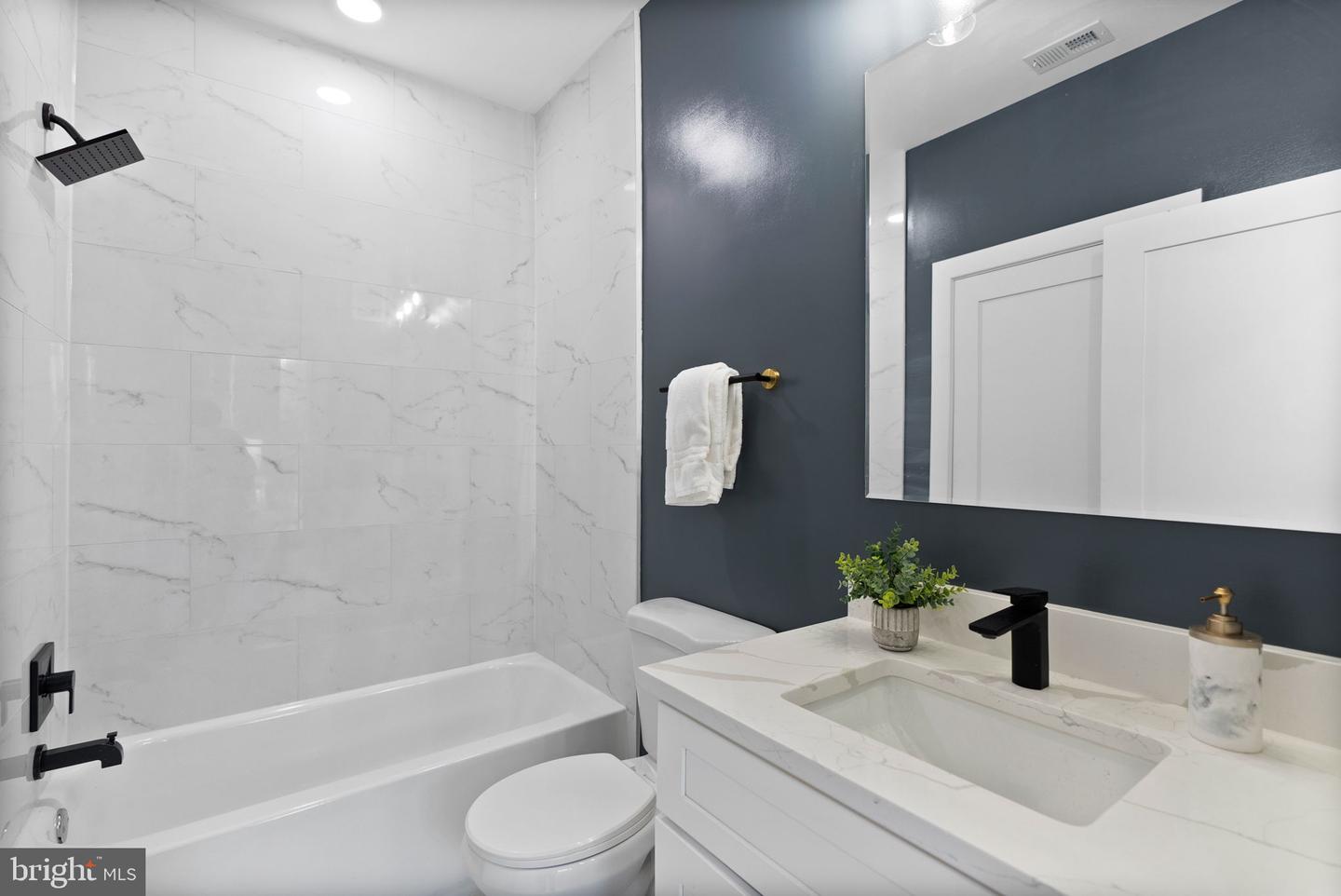 2019 M ST NE #6, WASHINGTON, District Of Columbia 20002, 2 Bedrooms Bedrooms, ,2 BathroomsBathrooms,Residential,For sale,2019 M ST NE #6,DCDC2194176 MLS # DCDC2194176