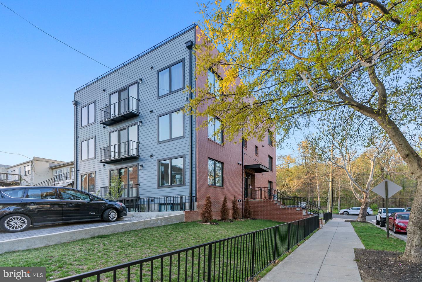 2019 M ST NE #6, WASHINGTON, District Of Columbia 20002, 2 Bedrooms Bedrooms, ,2 BathroomsBathrooms,Residential,For sale,2019 M ST NE #6,DCDC2194176 MLS # DCDC2194176