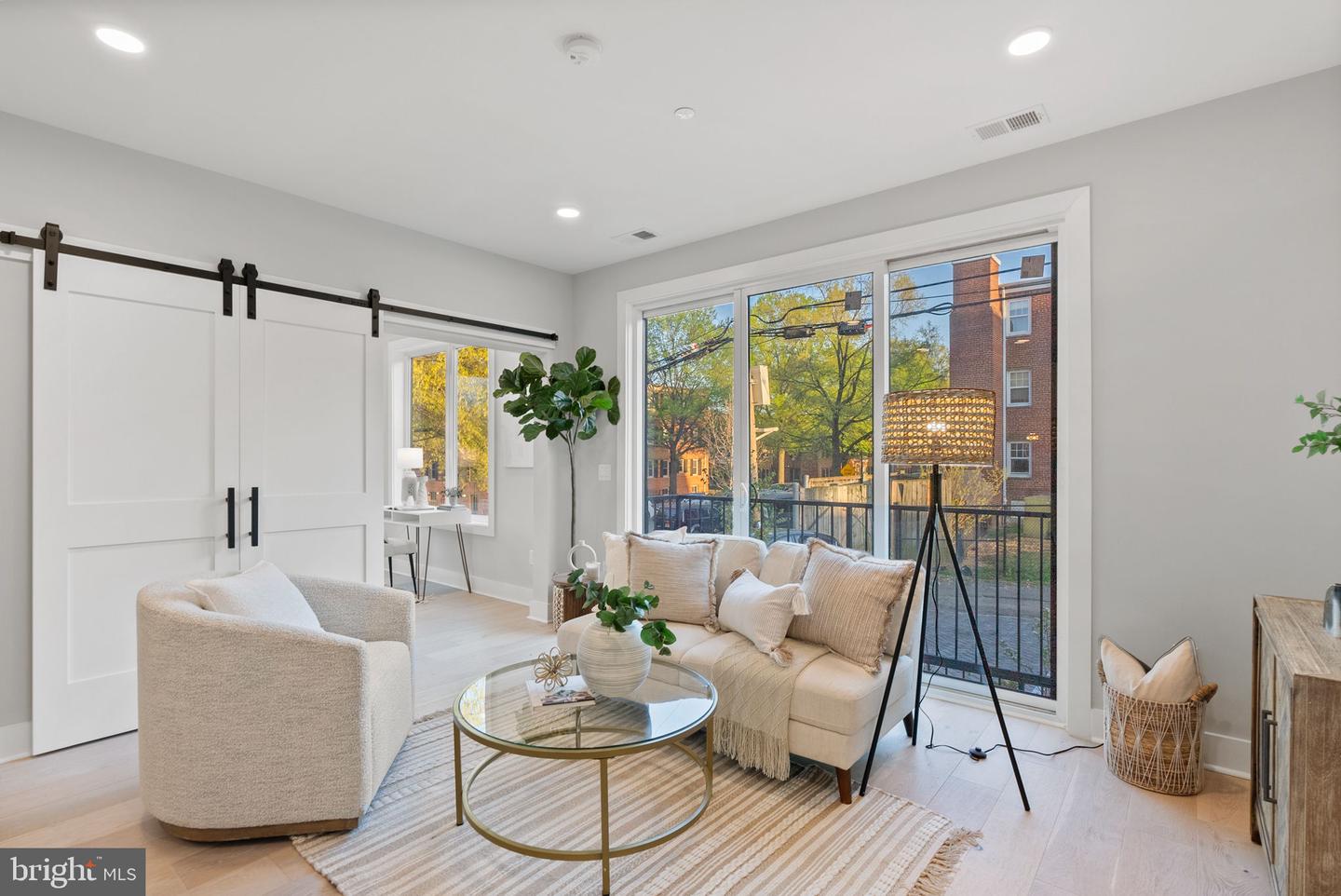 2019 M ST NE #6, WASHINGTON, District Of Columbia 20002, 2 Bedrooms Bedrooms, ,2 BathroomsBathrooms,Residential,For sale,2019 M ST NE #6,DCDC2194176 MLS # DCDC2194176
