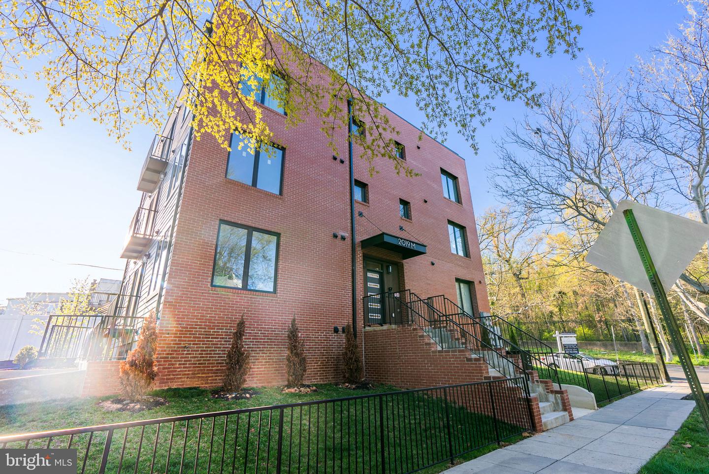 2019 M ST NE #6, WASHINGTON, District Of Columbia 20002, 2 Bedrooms Bedrooms, ,2 BathroomsBathrooms,Residential,For sale,2019 M ST NE #6,DCDC2194176 MLS # DCDC2194176