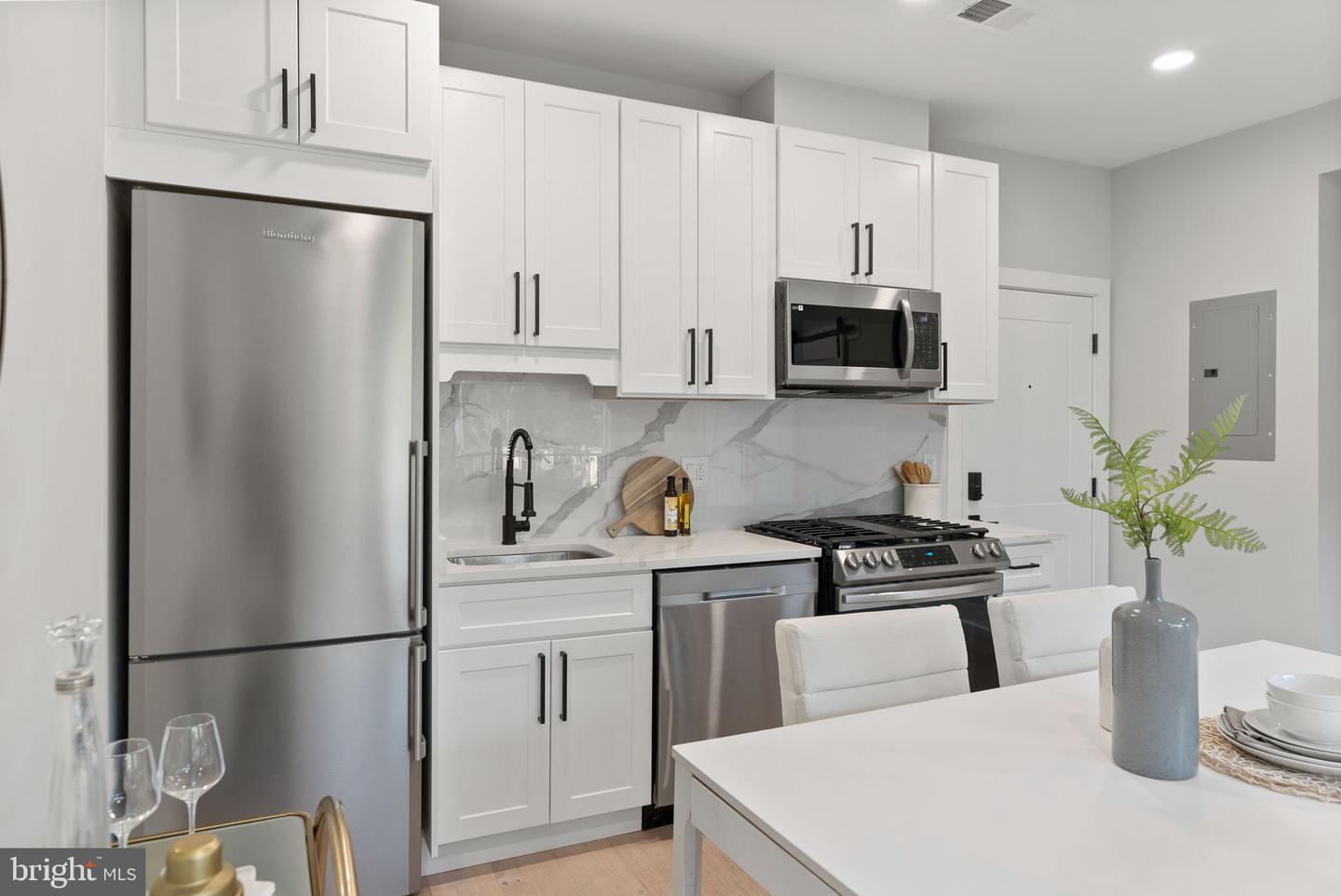 2019 M ST NE #6, WASHINGTON, District Of Columbia 20002, 2 Bedrooms Bedrooms, ,2 BathroomsBathrooms,Residential,For sale,2019 M ST NE #6,DCDC2194176 MLS # DCDC2194176