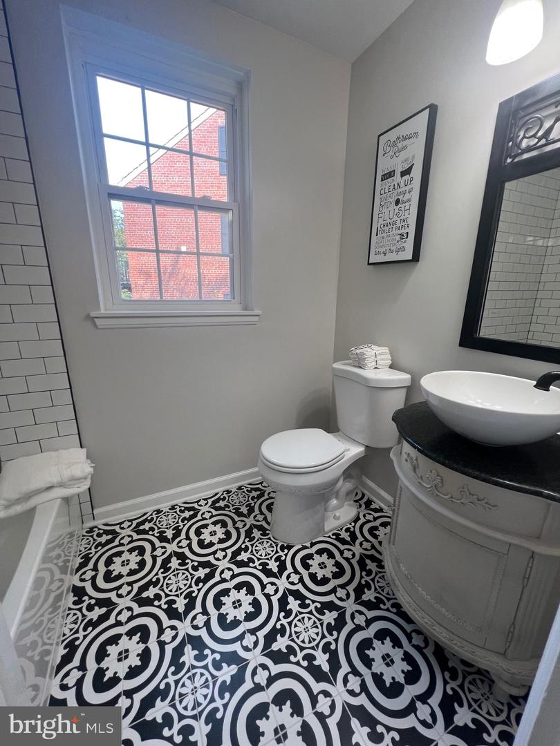 4803 30TH ST S #A2, ARLINGTON, Virginia 22206, 2 Bedrooms Bedrooms, ,2 BathroomsBathrooms,Residential,For sale,4803 30TH ST S #A2,VAAR2056132 MLS # VAAR2056132