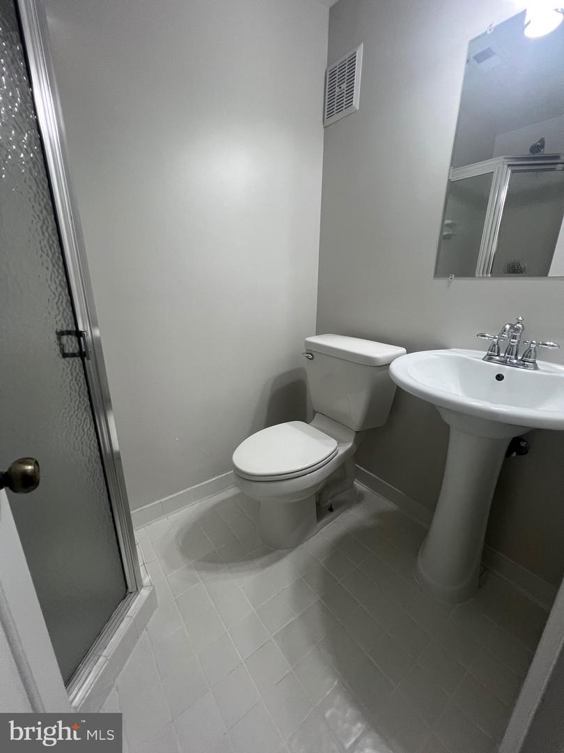 4803 30TH ST S #A2, ARLINGTON, Virginia 22206, 2 Bedrooms Bedrooms, ,2 BathroomsBathrooms,Residential,For sale,4803 30TH ST S #A2,VAAR2056132 MLS # VAAR2056132