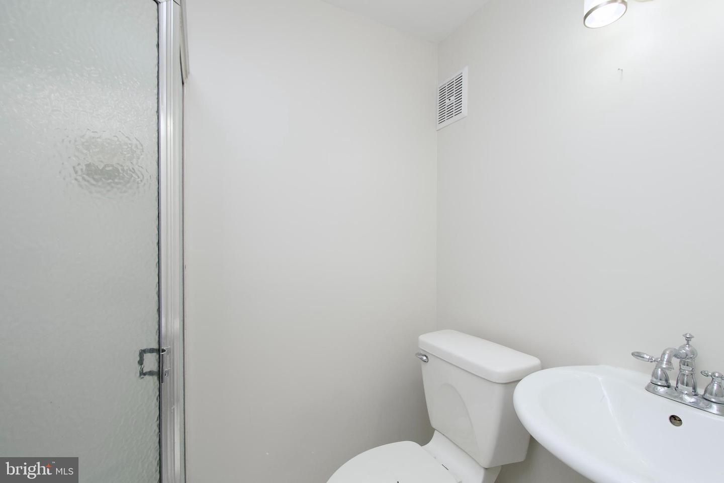 4803 30TH ST S #A2, ARLINGTON, Virginia 22206, 2 Bedrooms Bedrooms, ,2 BathroomsBathrooms,Residential,For sale,4803 30TH ST S #A2,VAAR2056132 MLS # VAAR2056132