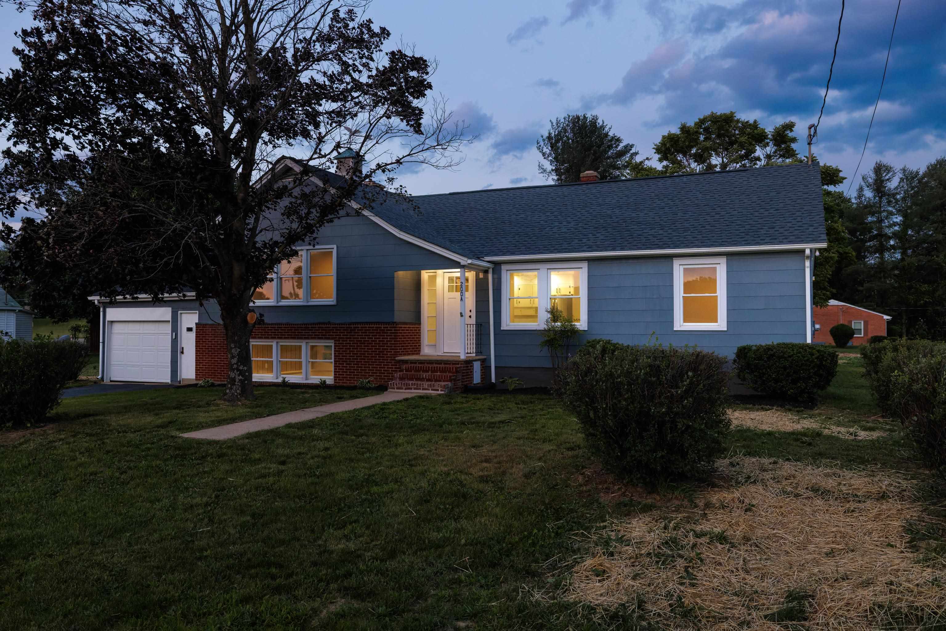 200 DOGWOOD AVE, GROTTOES, Virginia 24441, 4 Bedrooms Bedrooms, ,2 BathroomsBathrooms,Residential,200 DOGWOOD AVE,665427 MLS # 665427