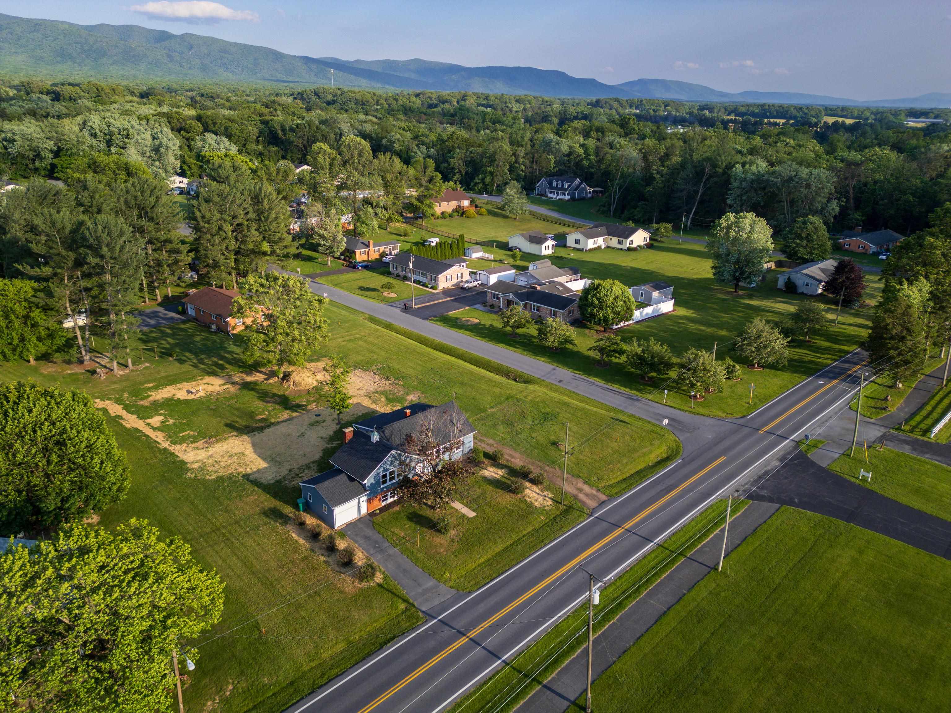 200 DOGWOOD AVE, GROTTOES, Virginia 24441, 4 Bedrooms Bedrooms, ,2 BathroomsBathrooms,Residential,200 DOGWOOD AVE,665427 MLS # 665427
