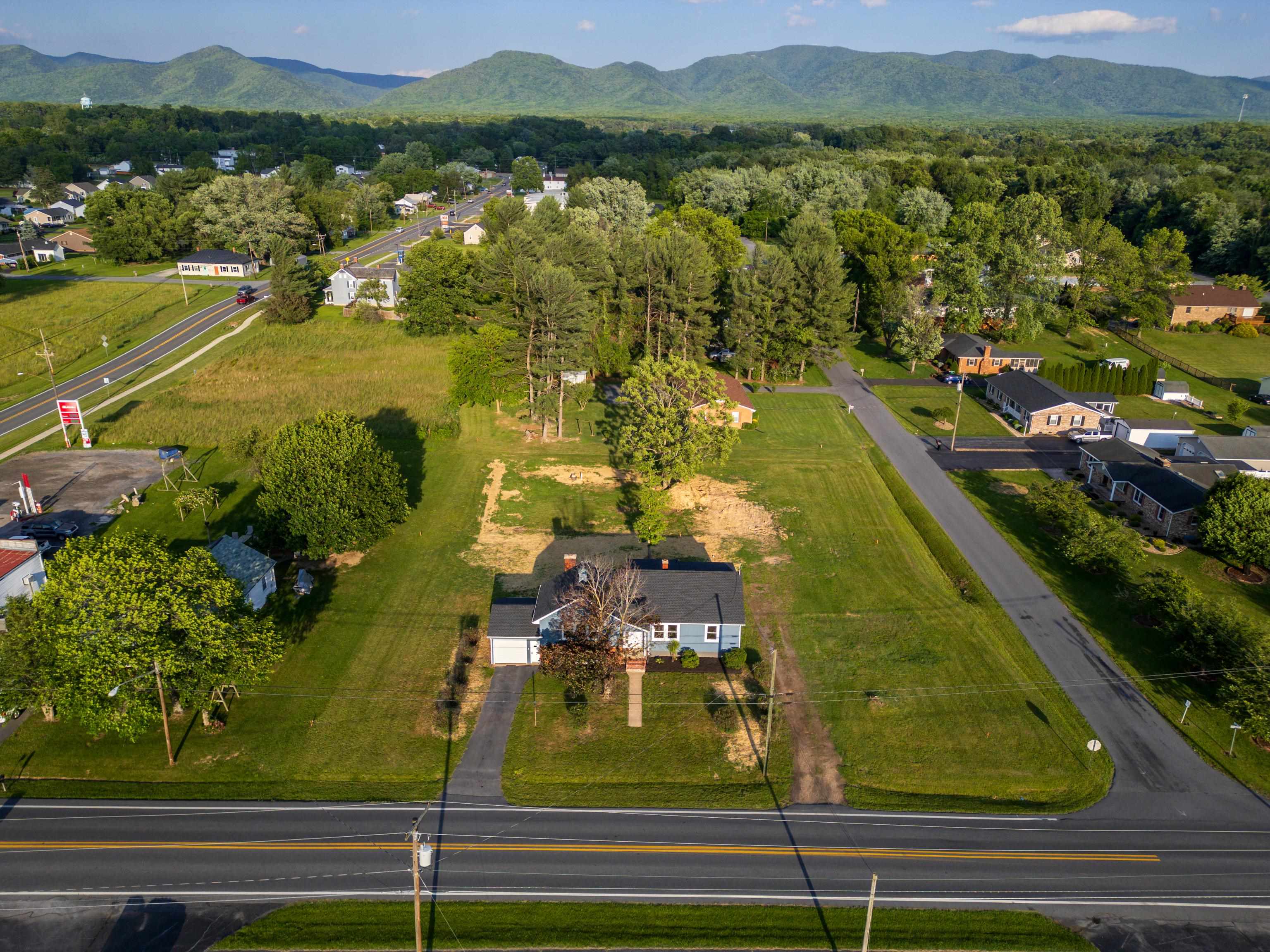 200 DOGWOOD AVE, GROTTOES, Virginia 24441, 4 Bedrooms Bedrooms, ,2 BathroomsBathrooms,Residential,200 DOGWOOD AVE,665427 MLS # 665427