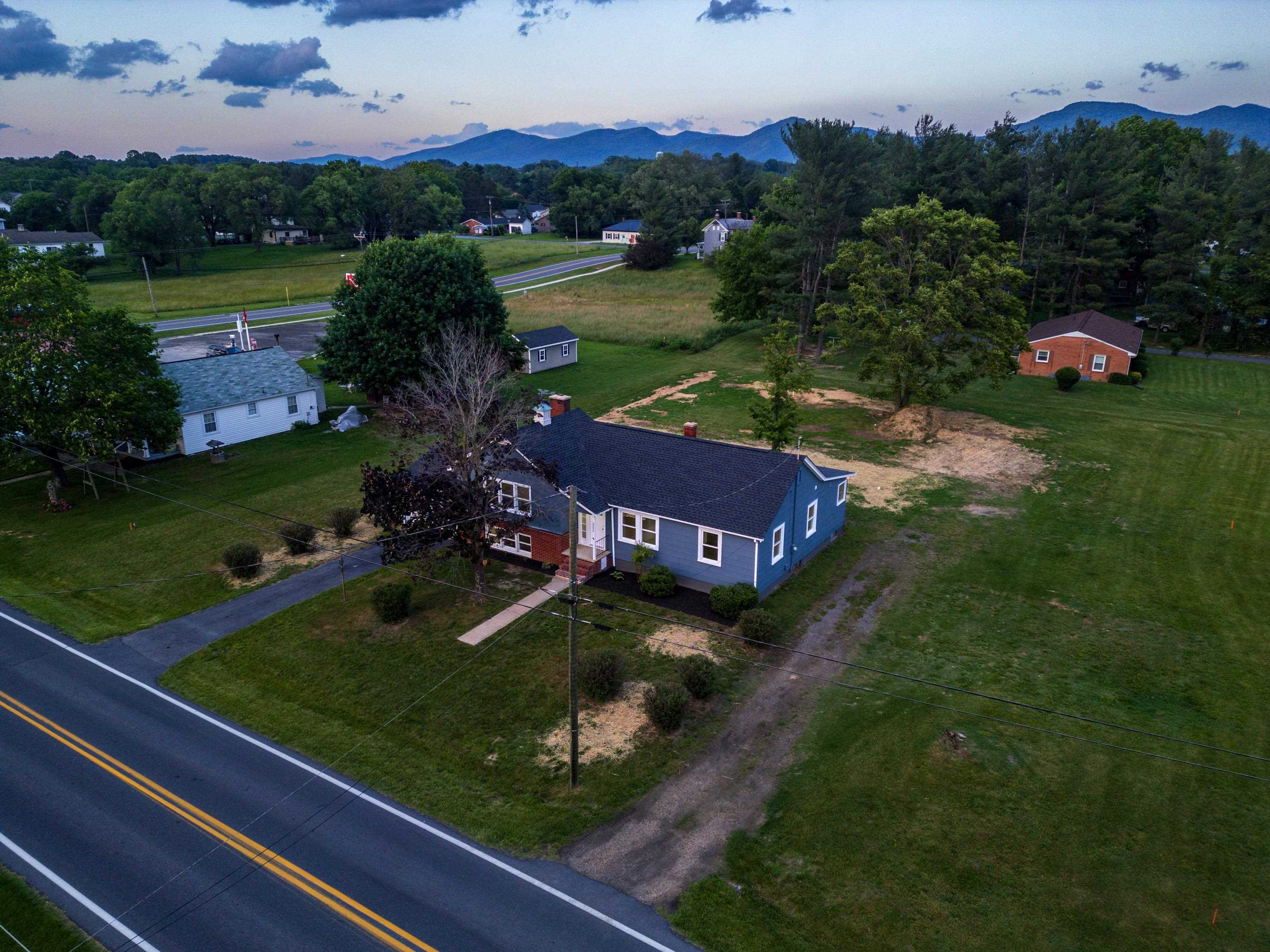200 DOGWOOD AVE, GROTTOES, Virginia 24441, 4 Bedrooms Bedrooms, ,2 BathroomsBathrooms,Residential,200 DOGWOOD AVE,665427 MLS # 665427