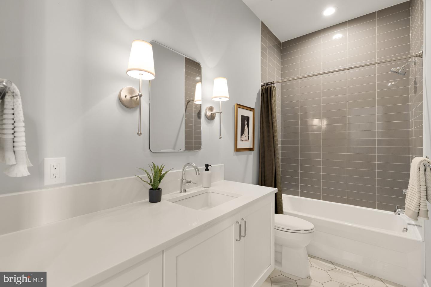 770 PARK RD NW #201, WASHINGTON, District Of Columbia 20010, 3 Bedrooms Bedrooms, ,2 BathroomsBathrooms,Residential,For sale,770 PARK RD NW #201,DCDC2198218 MLS # DCDC2198218