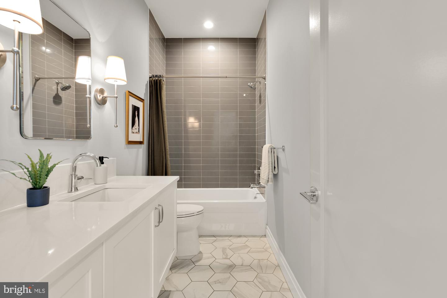 770 PARK RD NW #201, WASHINGTON, District Of Columbia 20010, 3 Bedrooms Bedrooms, ,2 BathroomsBathrooms,Residential,For sale,770 PARK RD NW #201,DCDC2198218 MLS # DCDC2198218