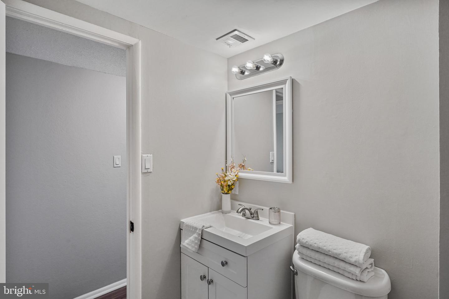 16 S VAN DORN ST #406, ALEXANDRIA, Virginia 22304, 2 Bedrooms Bedrooms, ,1 BathroomBathrooms,Residential,For sale,16 S VAN DORN ST #406,VAAX2044850 MLS # VAAX2044850