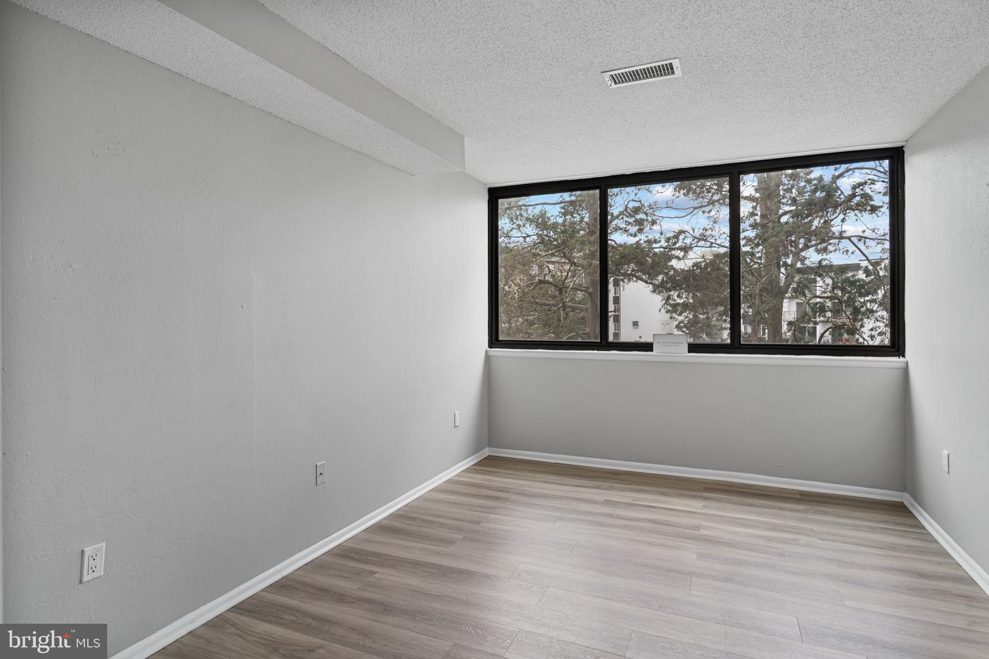 16 S VAN DORN ST #406, ALEXANDRIA, Virginia 22304, 2 Bedrooms Bedrooms, ,1 BathroomBathrooms,Residential,For sale,16 S VAN DORN ST #406,VAAX2044850 MLS # VAAX2044850