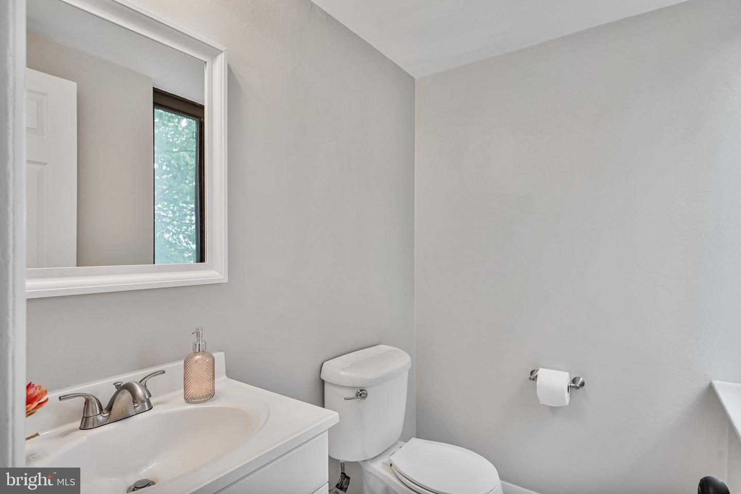 16 S VAN DORN ST #406, ALEXANDRIA, Virginia 22304, 2 Bedrooms Bedrooms, ,1 BathroomBathrooms,Residential,For sale,16 S VAN DORN ST #406,VAAX2044850 MLS # VAAX2044850