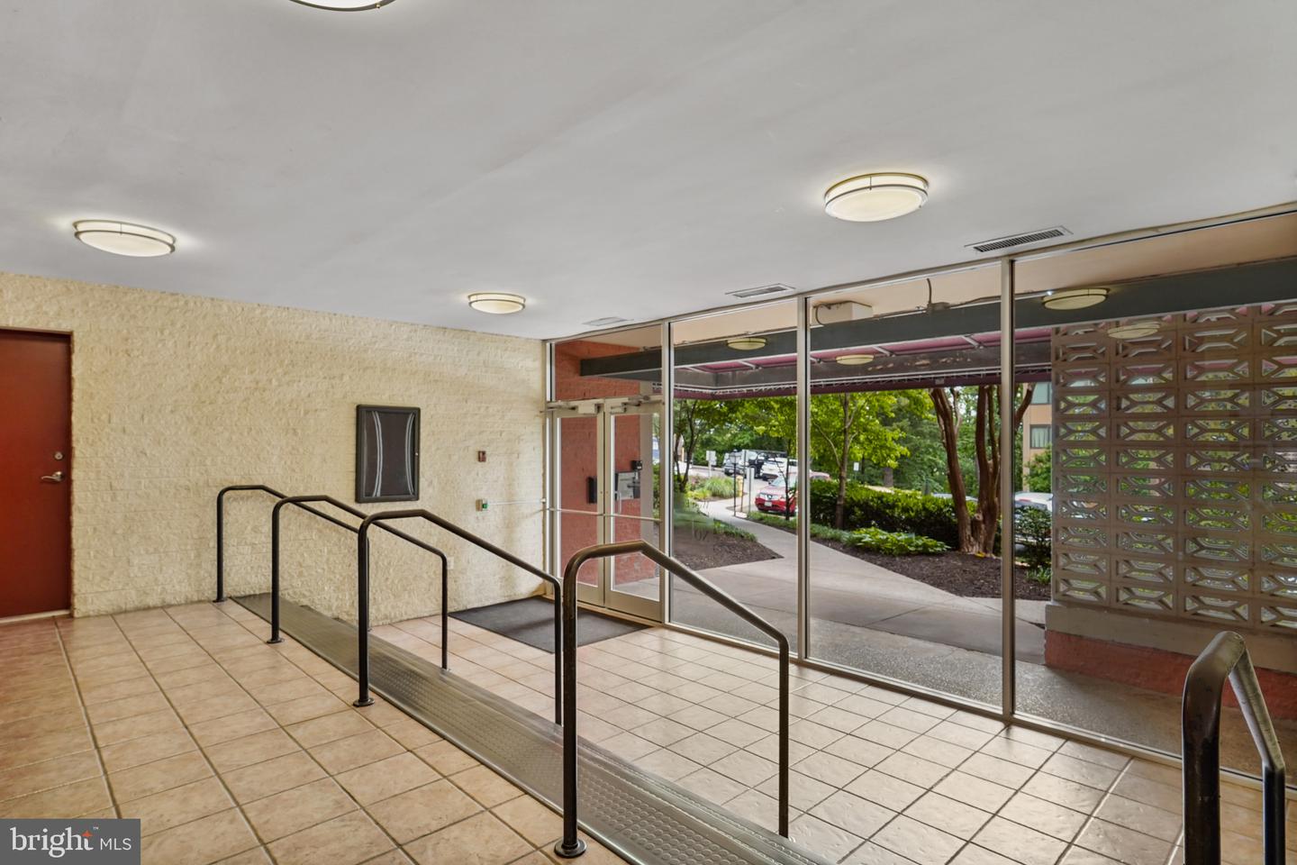 16 S VAN DORN ST #406, ALEXANDRIA, Virginia 22304, 2 Bedrooms Bedrooms, ,1 BathroomBathrooms,Residential,For sale,16 S VAN DORN ST #406,VAAX2044850 MLS # VAAX2044850