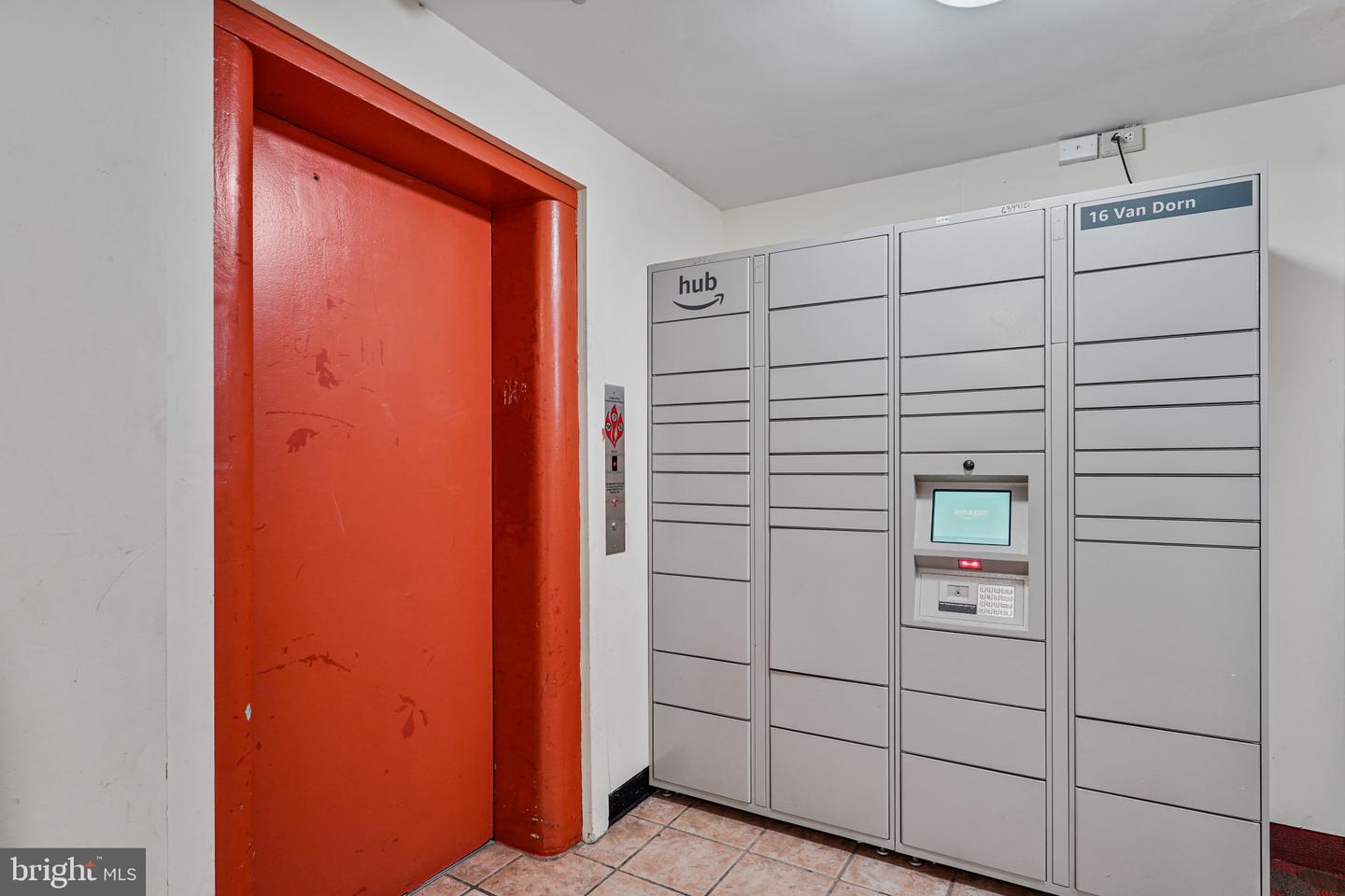 16 S VAN DORN ST #406, ALEXANDRIA, Virginia 22304, 2 Bedrooms Bedrooms, ,1 BathroomBathrooms,Residential,For sale,16 S VAN DORN ST #406,VAAX2044850 MLS # VAAX2044850