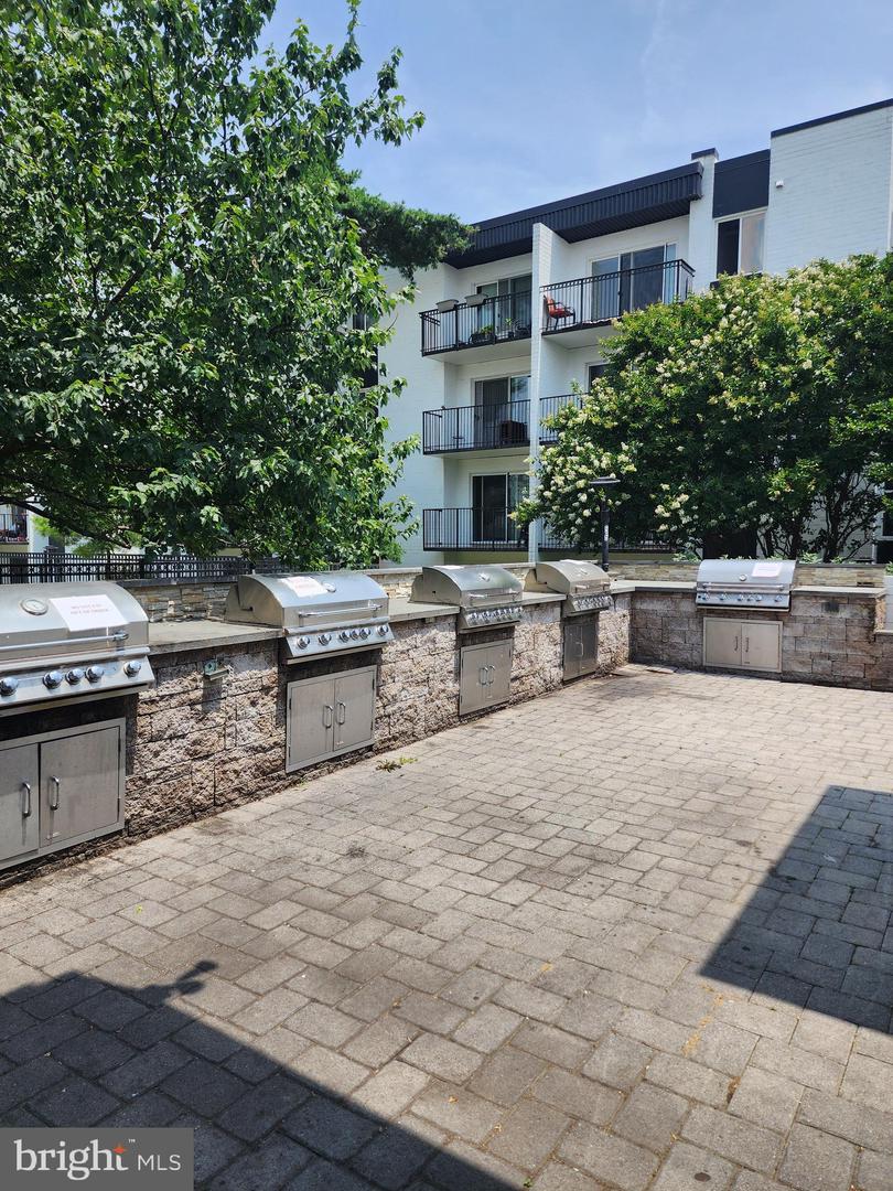 16 S VAN DORN ST #406, ALEXANDRIA, Virginia 22304, 2 Bedrooms Bedrooms, ,1 BathroomBathrooms,Residential,For sale,16 S VAN DORN ST #406,VAAX2044850 MLS # VAAX2044850