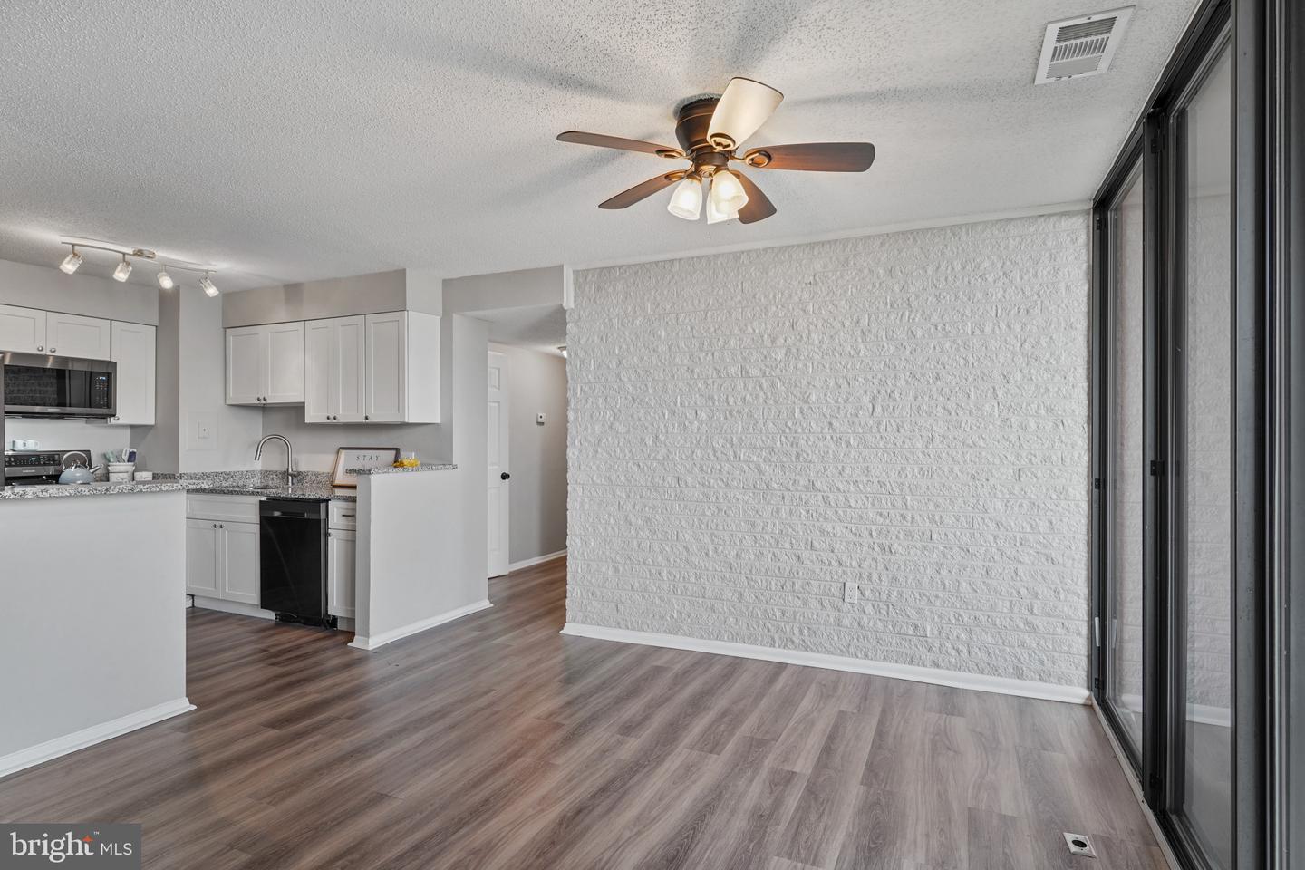 16 S VAN DORN ST #406, ALEXANDRIA, Virginia 22304, 2 Bedrooms Bedrooms, ,1 BathroomBathrooms,Residential,For sale,16 S VAN DORN ST #406,VAAX2044850 MLS # VAAX2044850