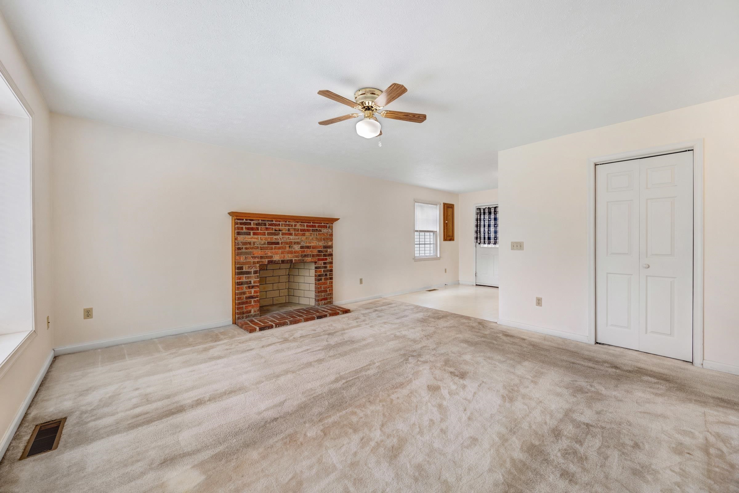 113 SUN BRIAR CT, NEW MARKET, Virginia 22844, 3 Bedrooms Bedrooms, ,2 BathroomsBathrooms,Residential,113 SUN BRIAR CT,665772 MLS # 665772
