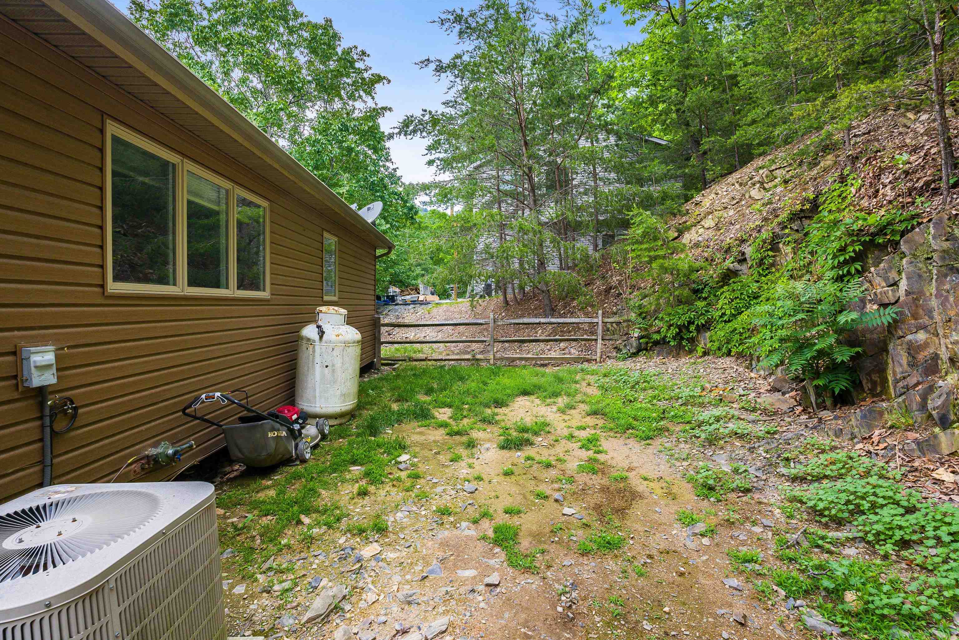 4056 PALMER RD, MCGAHEYSVILLE, Virginia 22840, 5 Bedrooms Bedrooms, ,4 BathroomsBathrooms,Residential,4056 PALMER RD,665780 MLS # 665780