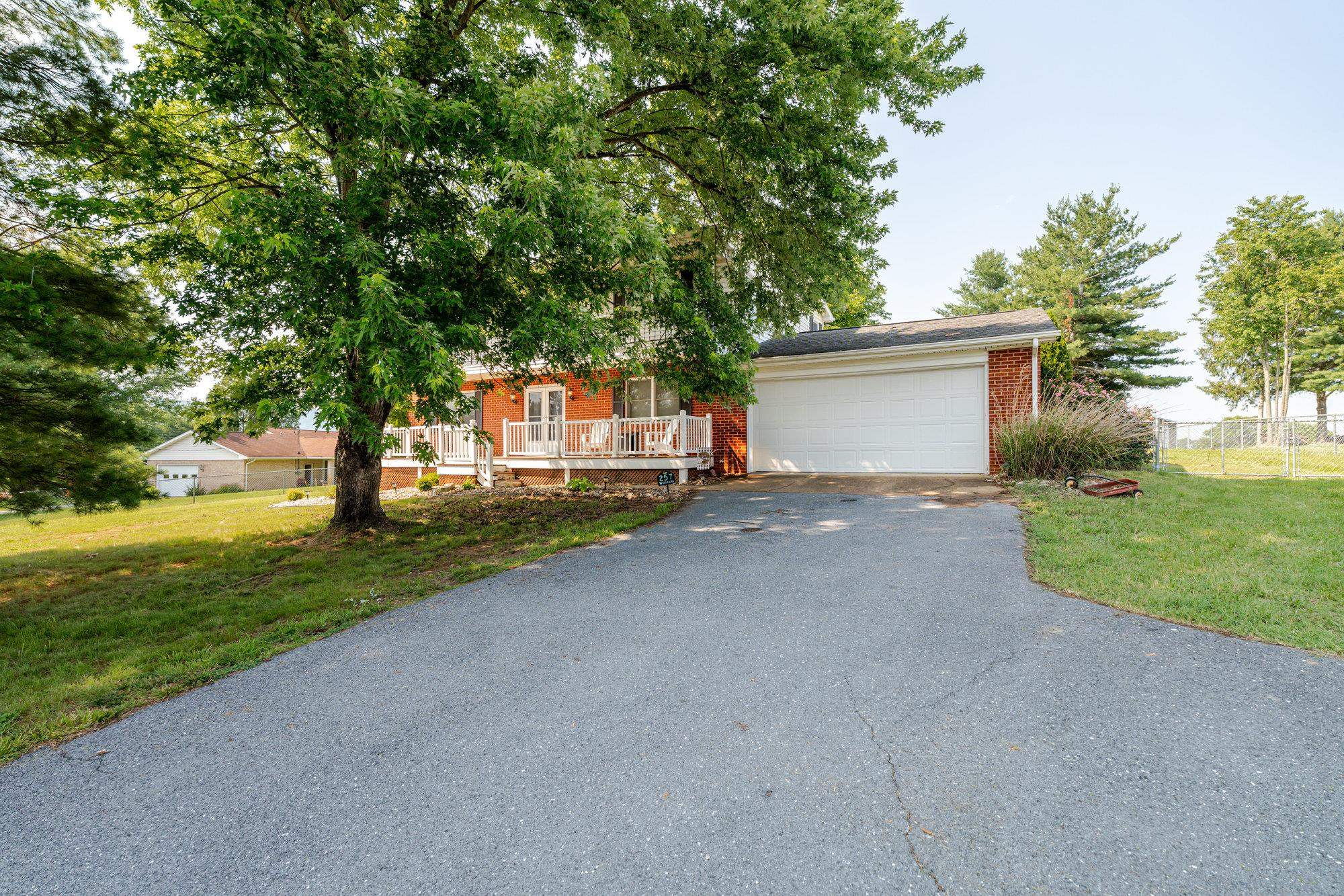 257 EDGEWOOD DR, SHENANDOAH, Virginia 22849, 3 Bedrooms Bedrooms, ,2 BathroomsBathrooms,Residential,257 EDGEWOOD DR,665784 MLS # 665784