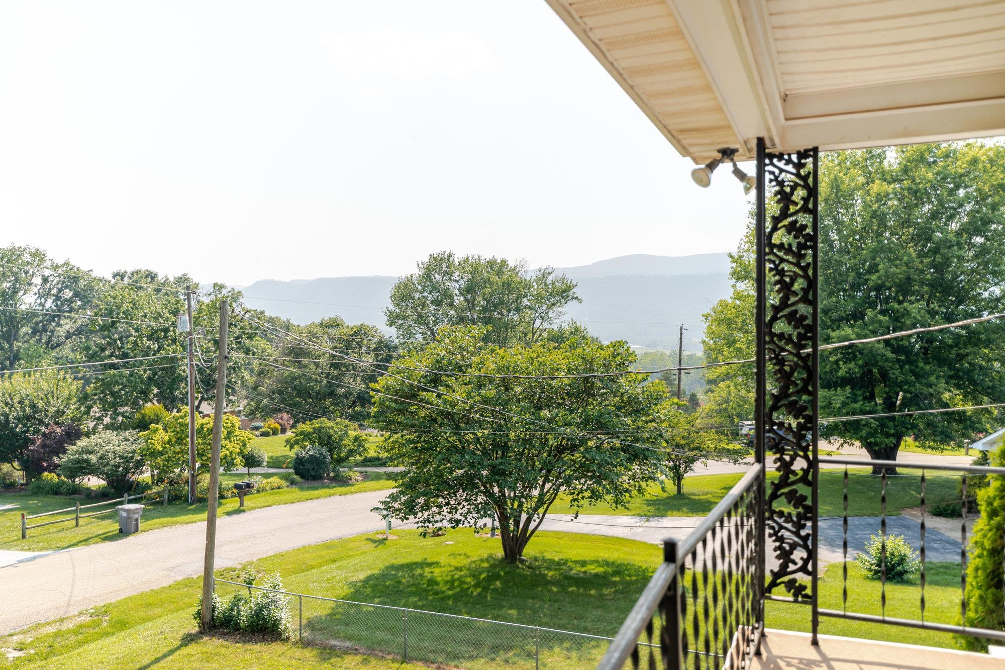 257 EDGEWOOD DR, SHENANDOAH, Virginia 22849, 3 Bedrooms Bedrooms, ,2 BathroomsBathrooms,Residential,257 EDGEWOOD DR,665784 MLS # 665784