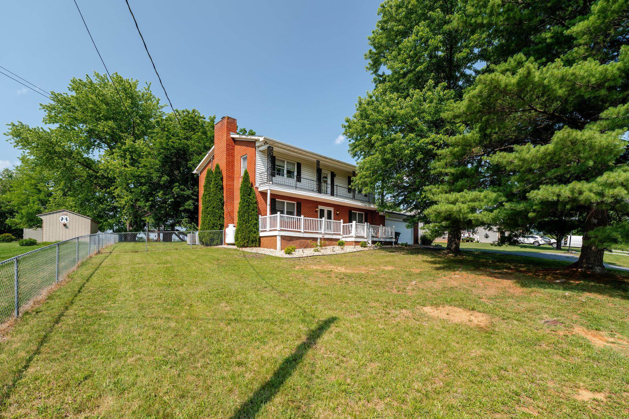 257 EDGEWOOD DR, SHENANDOAH, Virginia 22849, 3 Bedrooms Bedrooms, ,2 BathroomsBathrooms,Residential,257 EDGEWOOD DR,665784 MLS # 665784