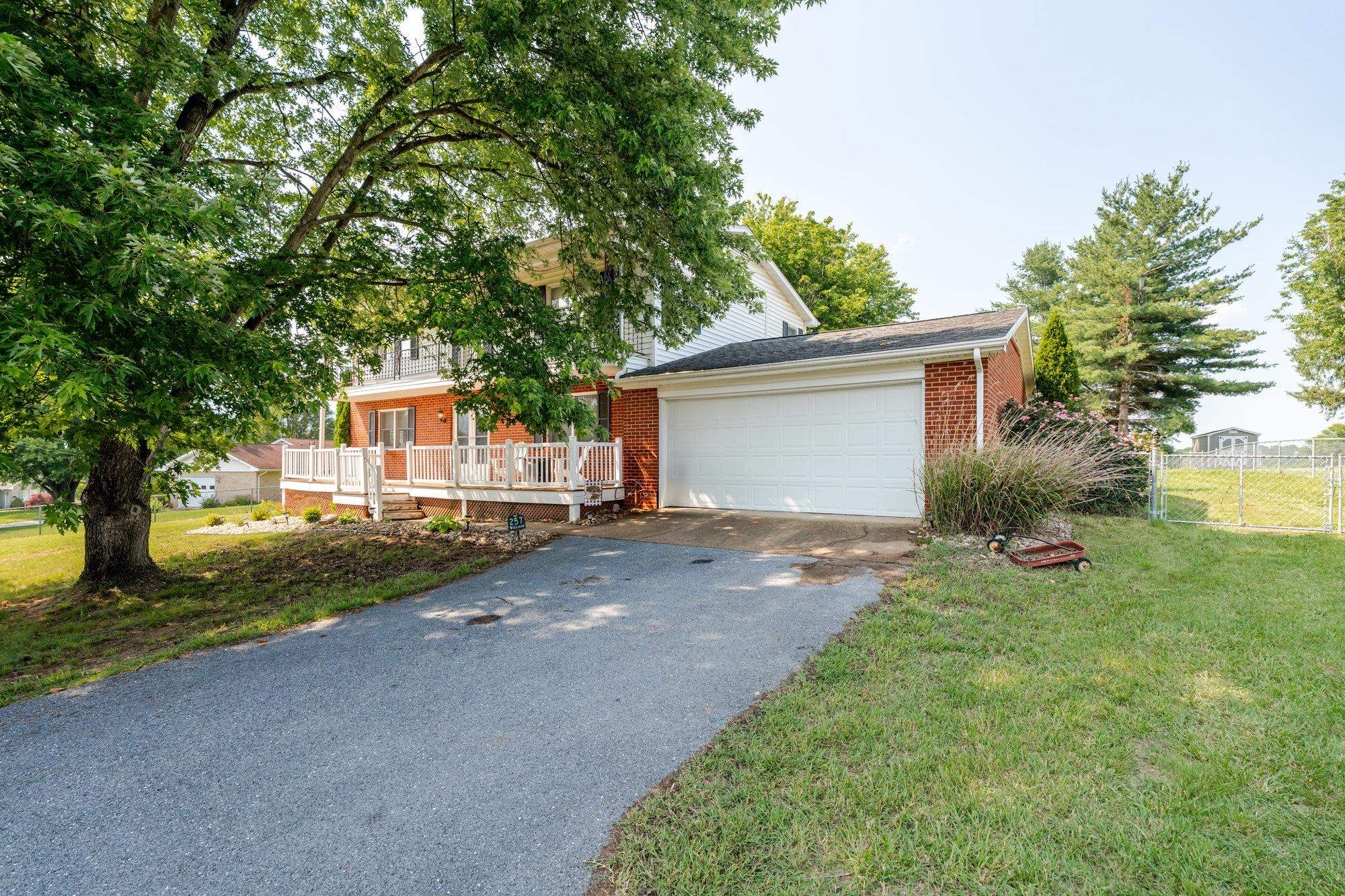 257 EDGEWOOD DR, SHENANDOAH, Virginia 22849, 3 Bedrooms Bedrooms, ,2 BathroomsBathrooms,Residential,257 EDGEWOOD DR,665784 MLS # 665784