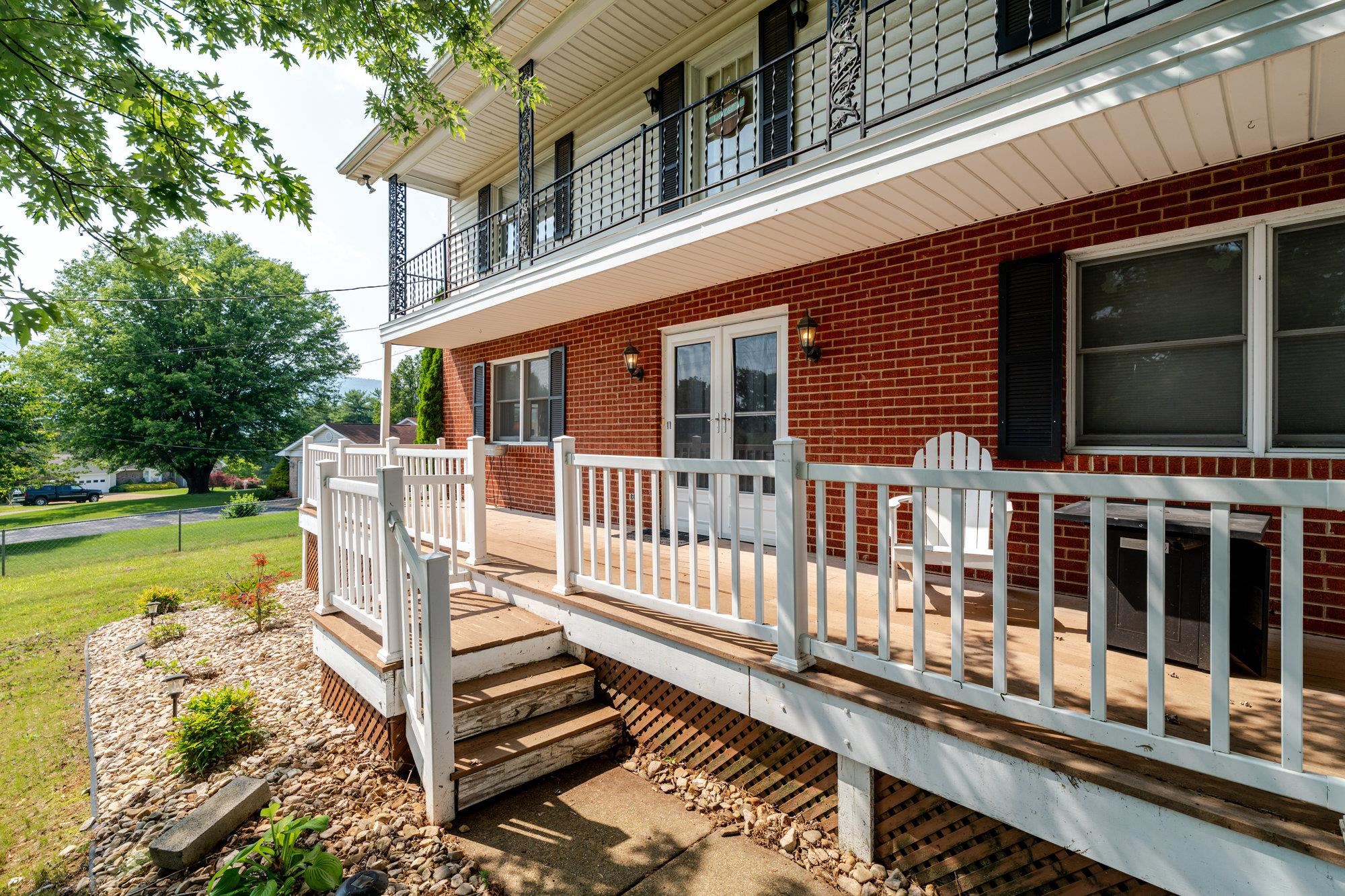 257 EDGEWOOD DR, SHENANDOAH, Virginia 22849, 3 Bedrooms Bedrooms, ,2 BathroomsBathrooms,Residential,257 EDGEWOOD DR,665784 MLS # 665784