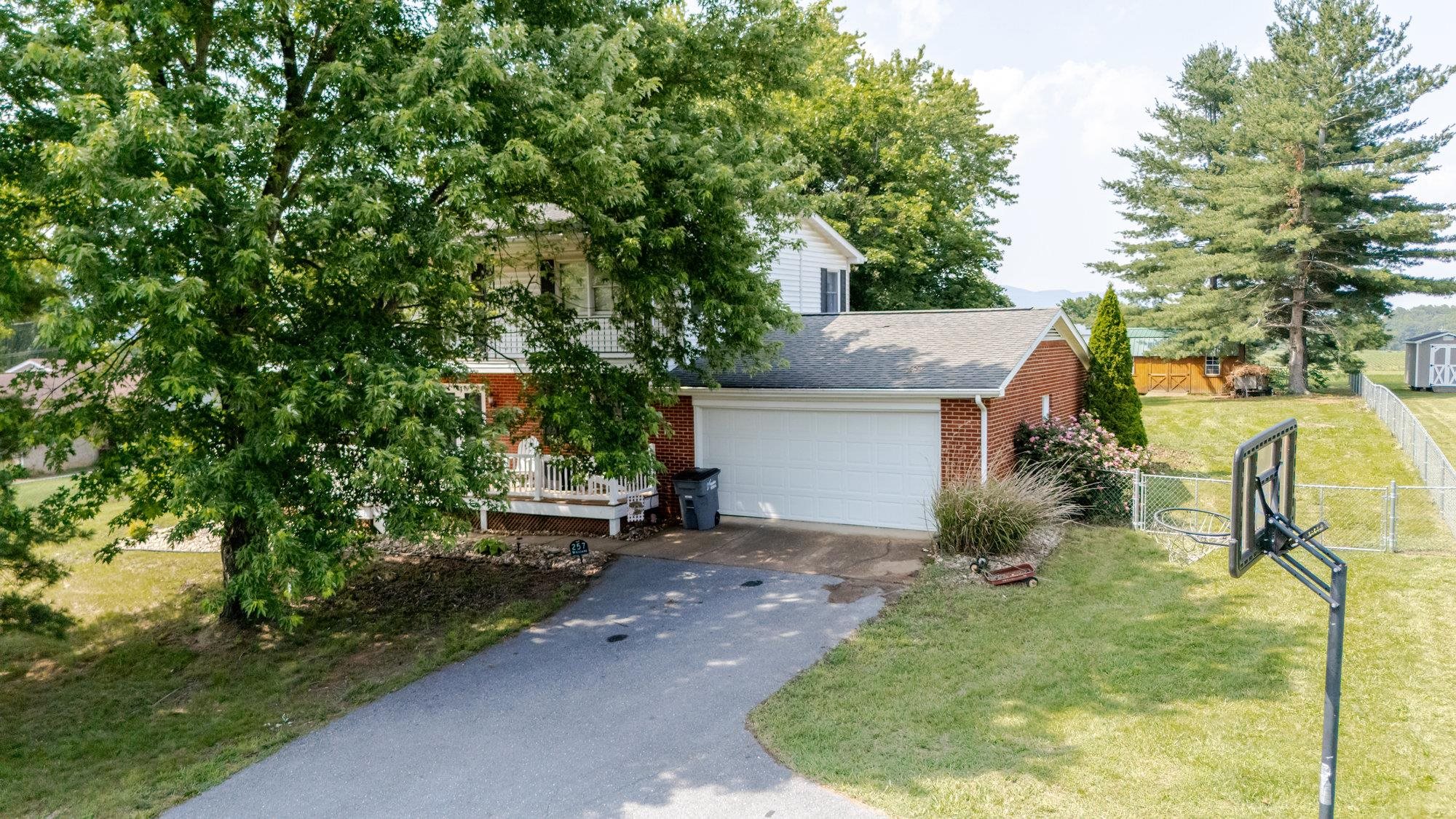 257 EDGEWOOD DR, SHENANDOAH, Virginia 22849, 3 Bedrooms Bedrooms, ,2 BathroomsBathrooms,Residential,257 EDGEWOOD DR,665784 MLS # 665784
