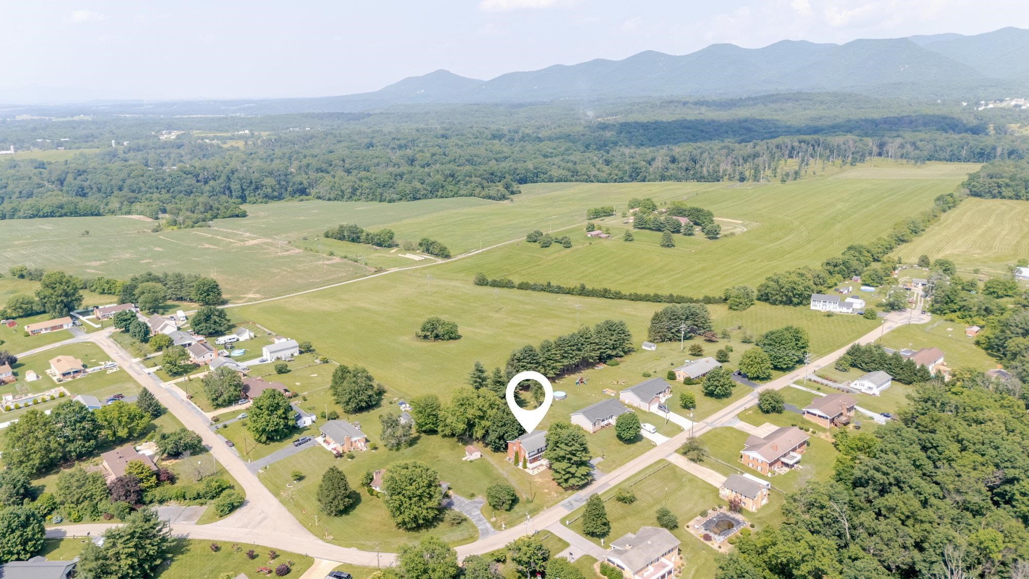 257 EDGEWOOD DR, SHENANDOAH, Virginia 22849, 3 Bedrooms Bedrooms, ,2 BathroomsBathrooms,Residential,257 EDGEWOOD DR,665784 MLS # 665784