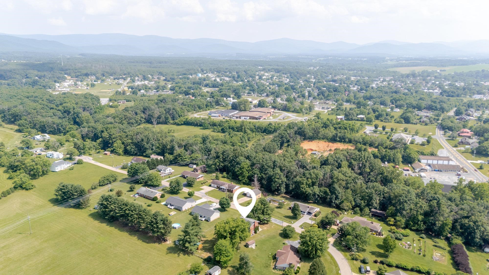 257 EDGEWOOD DR, SHENANDOAH, Virginia 22849, 3 Bedrooms Bedrooms, ,2 BathroomsBathrooms,Residential,257 EDGEWOOD DR,665784 MLS # 665784