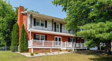 257 EDGEWOOD DR, SHENANDOAH, Virginia 22849, 3 Bedrooms Bedrooms, ,2 BathroomsBathrooms,Residential,257 EDGEWOOD DR,665784 MLS # 665784