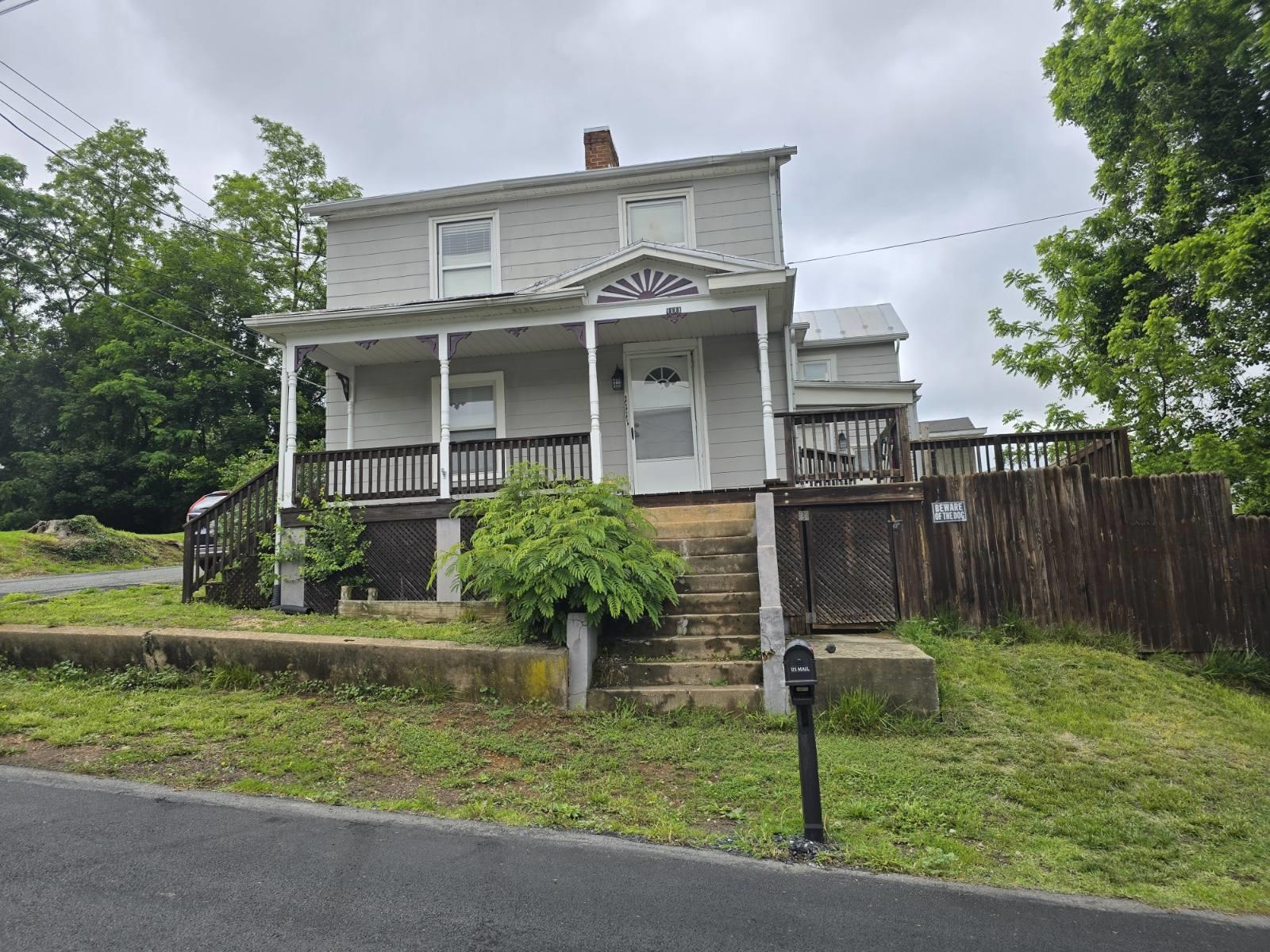 1111 MAPLE ST, STAUNTON, Virginia 24401, 3 Bedrooms Bedrooms, ,2 BathroomsBathrooms,Residential,1111 MAPLE ST,665794 MLS # 665794