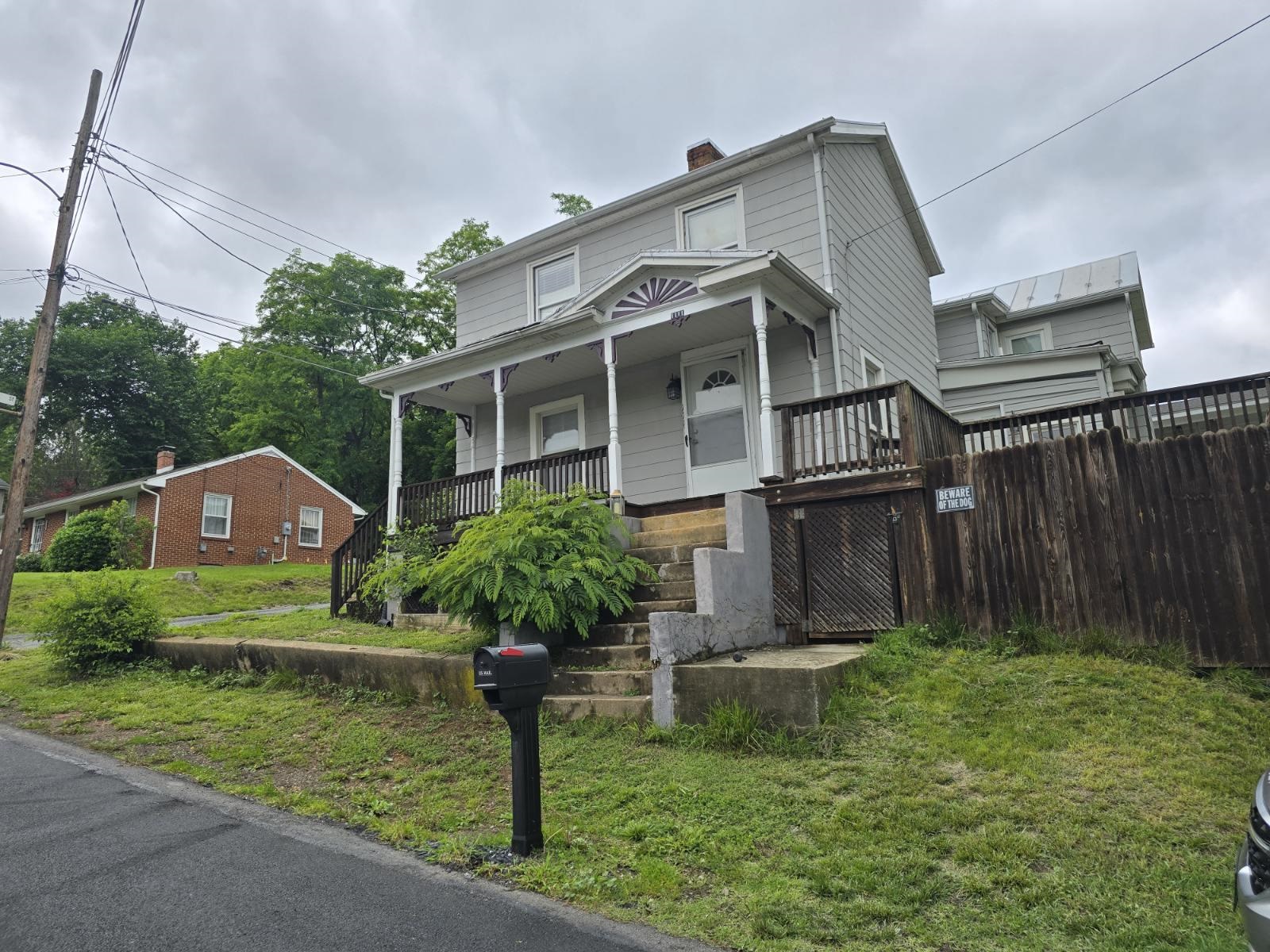 1111 MAPLE ST, STAUNTON, Virginia 24401, 3 Bedrooms Bedrooms, ,2 BathroomsBathrooms,Residential,1111 MAPLE ST,665794 MLS # 665794