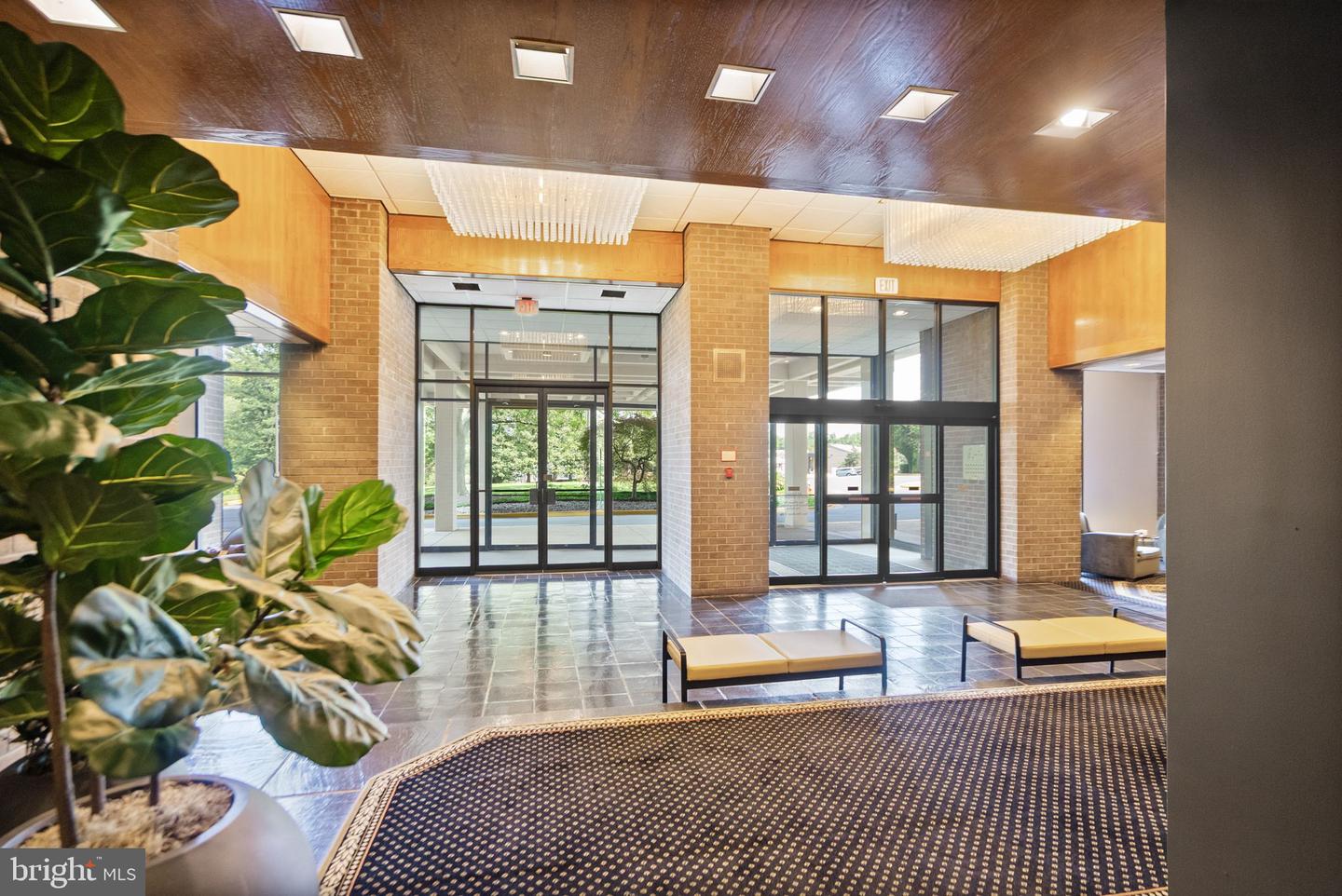 1800 OLD MEADOW RD #1218, MCLEAN, Virginia 22102, 2 Bedrooms Bedrooms, ,2 BathroomsBathrooms,Residential,For sale,1800 OLD MEADOW RD #1218,VAFX2240152 MLS # VAFX2240152
