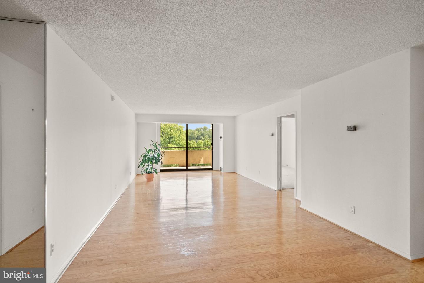 1800 OLD MEADOW RD #1218, MCLEAN, Virginia 22102, 2 Bedrooms Bedrooms, ,2 BathroomsBathrooms,Residential,For sale,1800 OLD MEADOW RD #1218,VAFX2240152 MLS # VAFX2240152