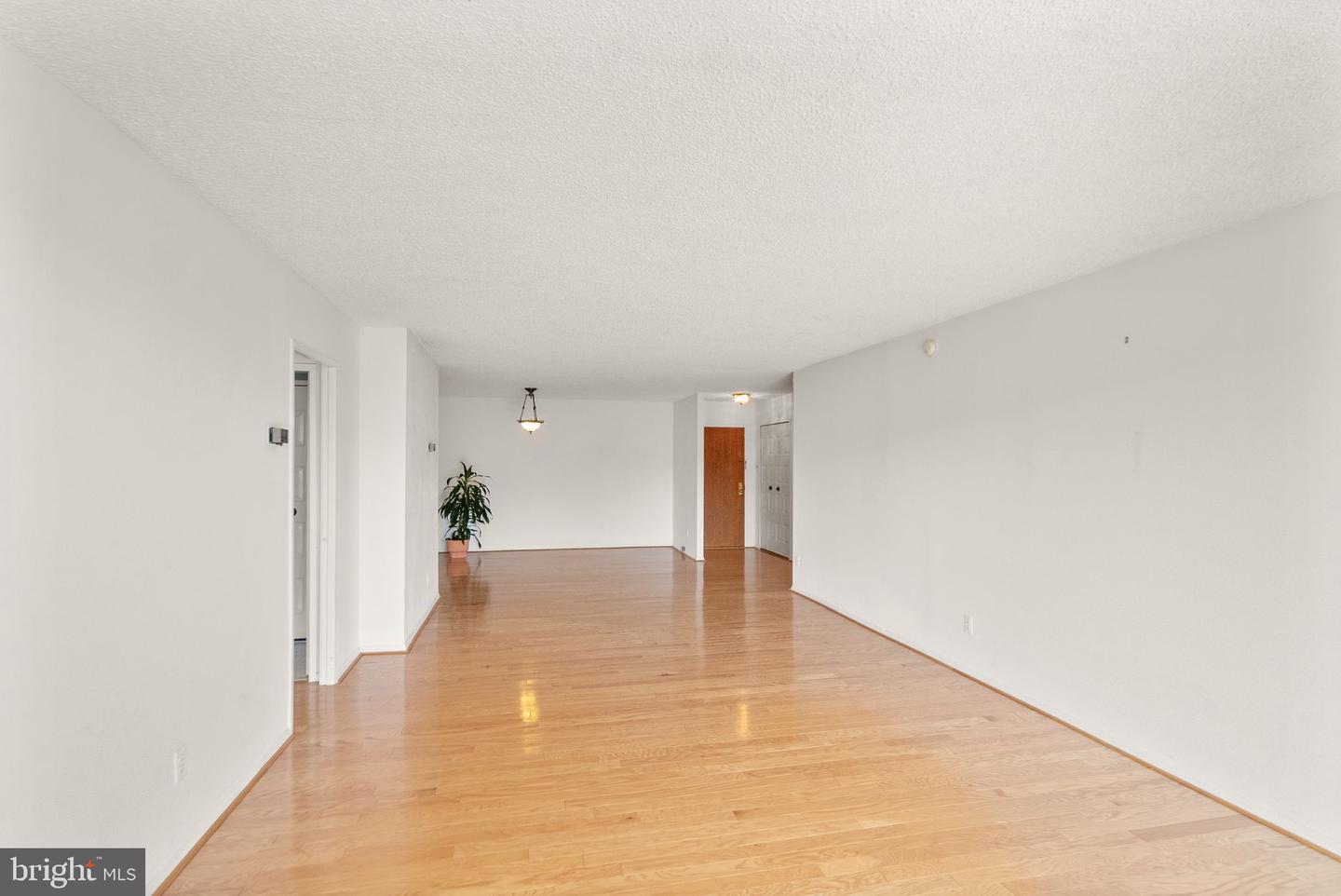 1800 OLD MEADOW RD #1218, MCLEAN, Virginia 22102, 2 Bedrooms Bedrooms, ,2 BathroomsBathrooms,Residential,For sale,1800 OLD MEADOW RD #1218,VAFX2240152 MLS # VAFX2240152